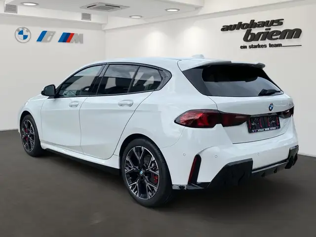 BMW 1 Series view 4