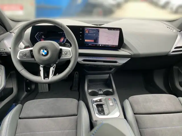 BMW 1 Series view 10