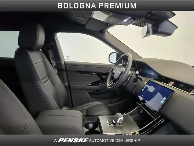 Land Rover Range Rover Evoque view 3
