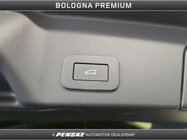 Land Rover Range Rover Evoque view 11