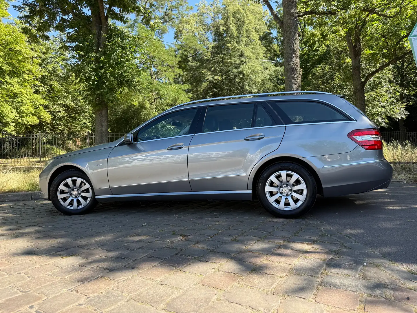 Mercedes-Benz E 250 E-Klasse T-Modell T BlueEFFICIENCY 7G-TRONIC Elega Argento - 2