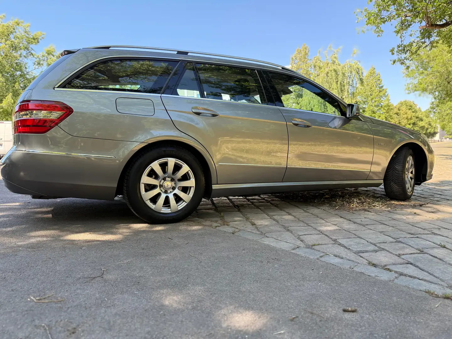 Mercedes-Benz E 250 E-Klasse T-Modell T BlueEFFICIENCY 7G-TRONIC Elega Argento - 1