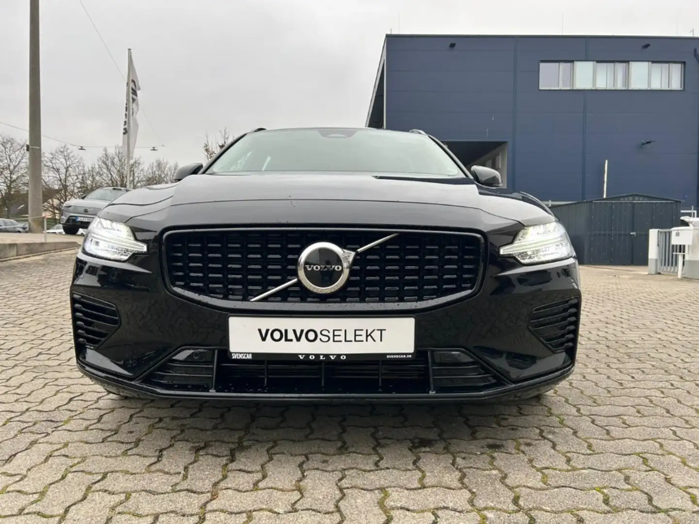 Volvo V60 T6 AWD Plus Dark Plug-In Hybrid StandHZG Memory Si Schwarz - 2