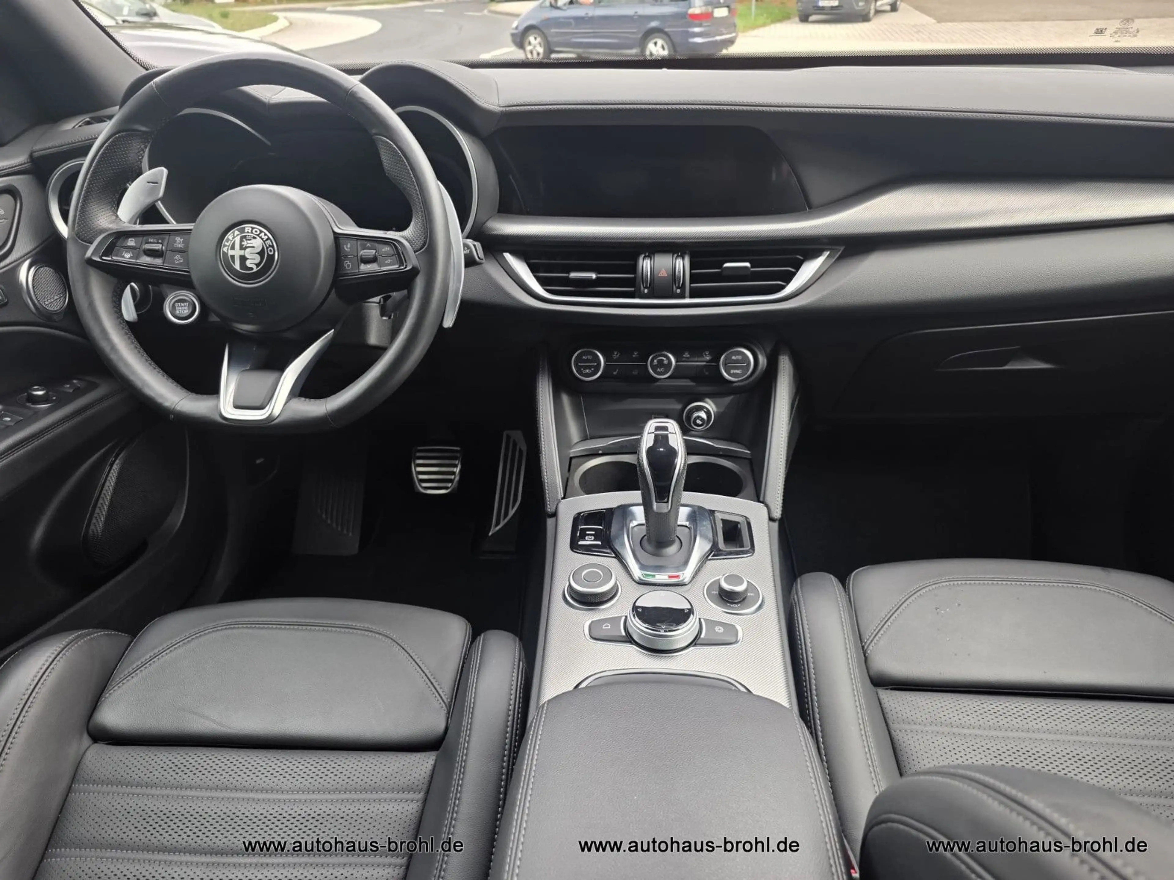 Alfa Romeo Stelvio Veloce Q4 280 PS — photo 9