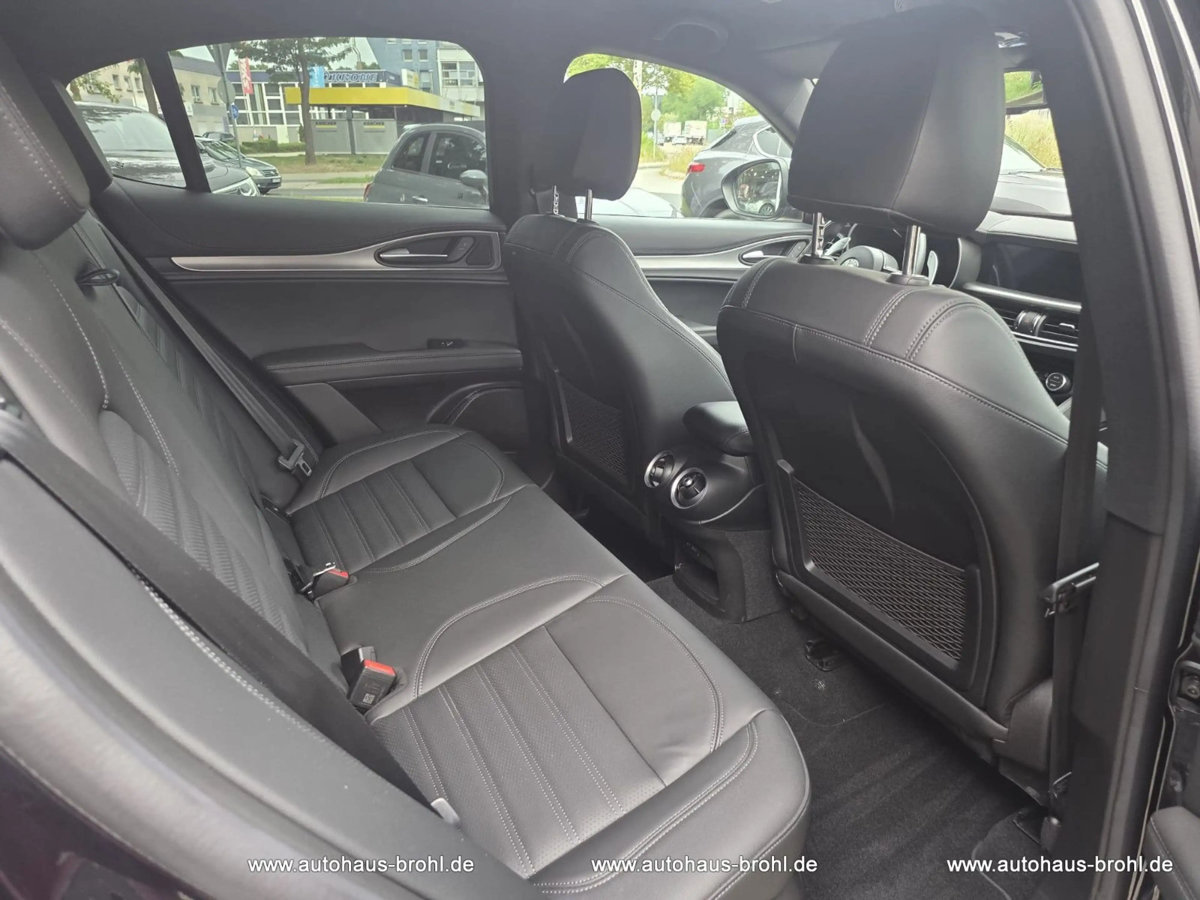Alfa Romeo Stelvio Veloce Q4 280 PS — photo 13