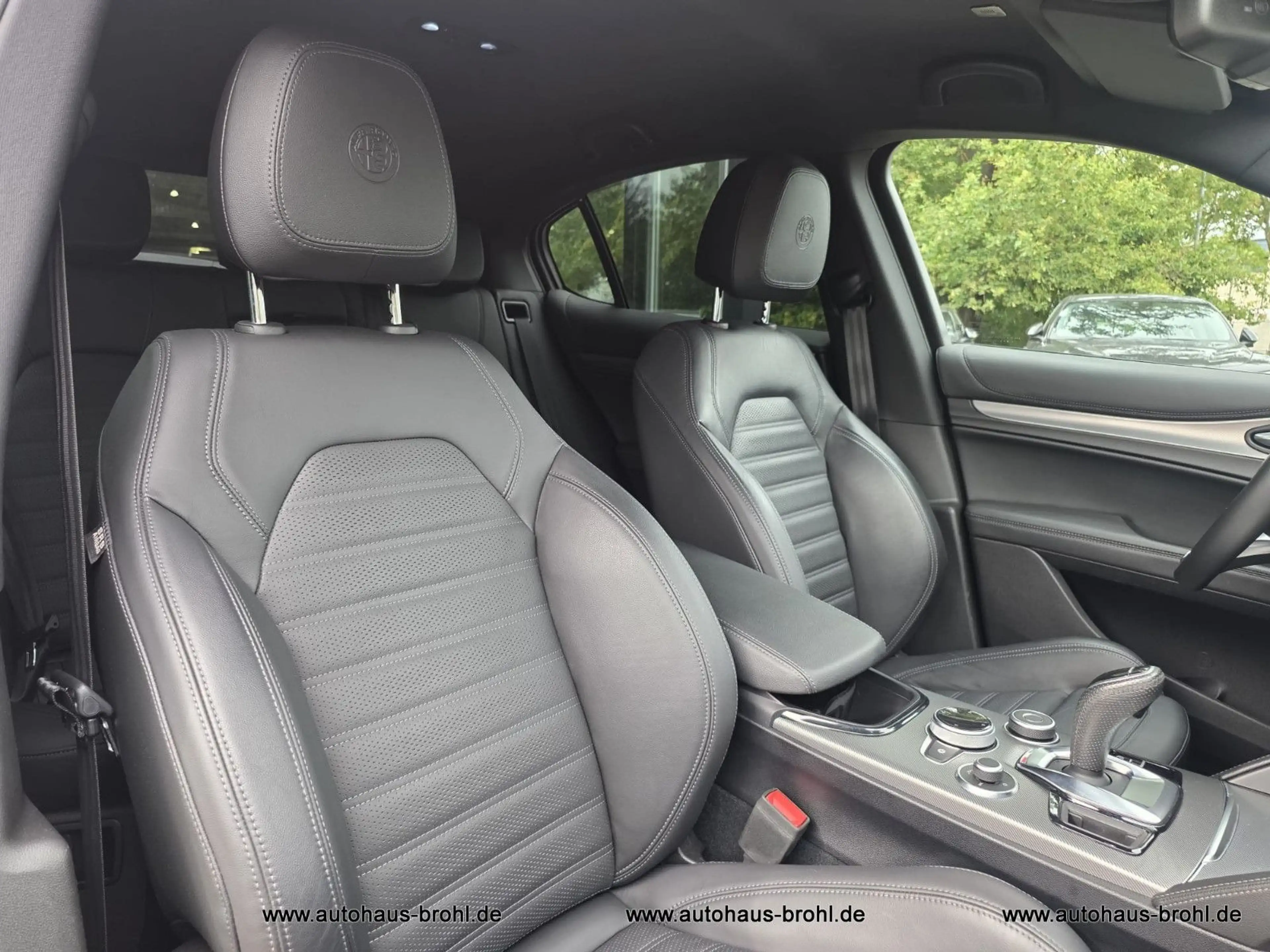 Alfa Romeo Stelvio Veloce Q4 280 PS — photo 12