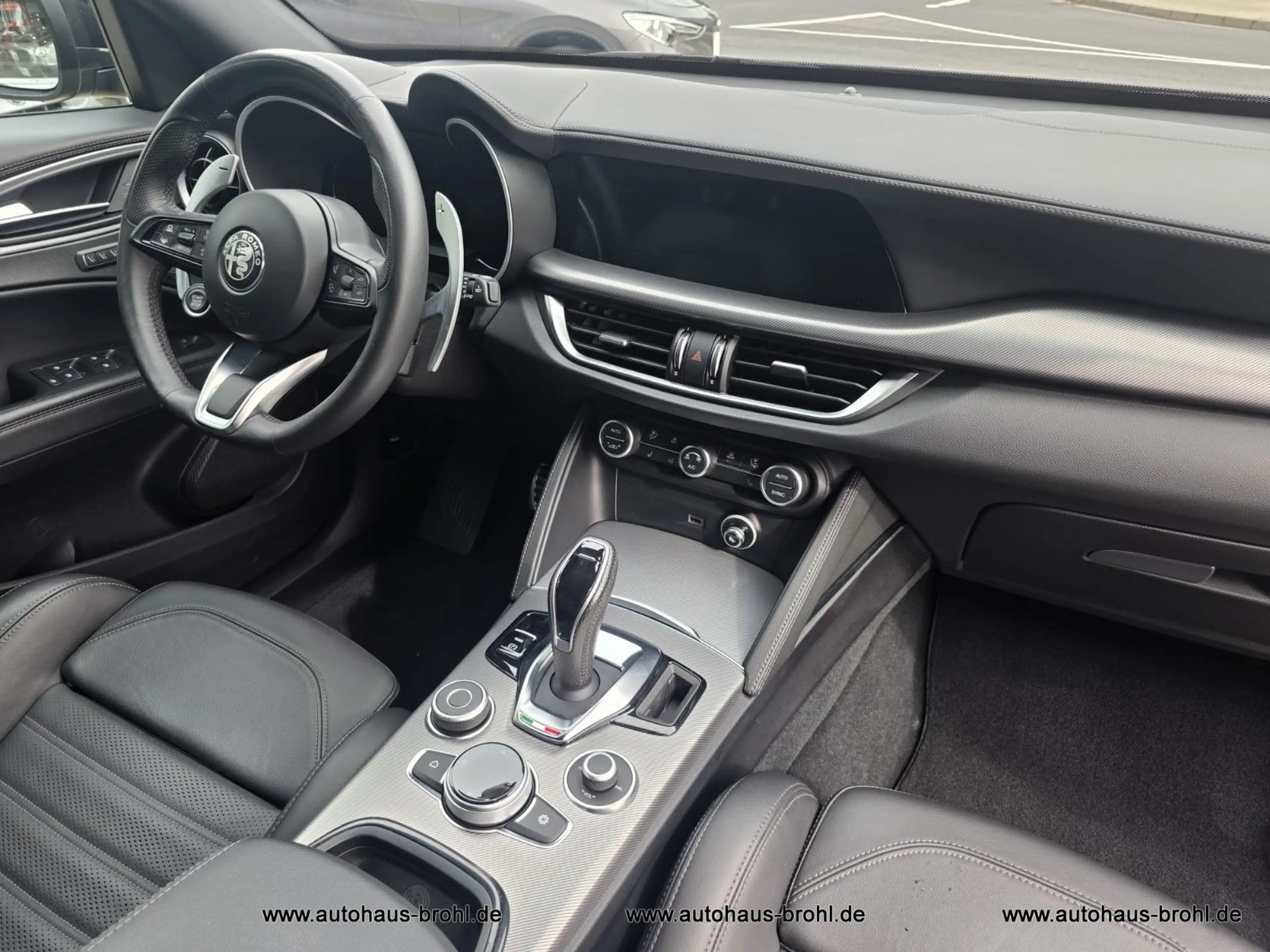 Alfa Romeo Stelvio Veloce Q4 280 PS — photo 8