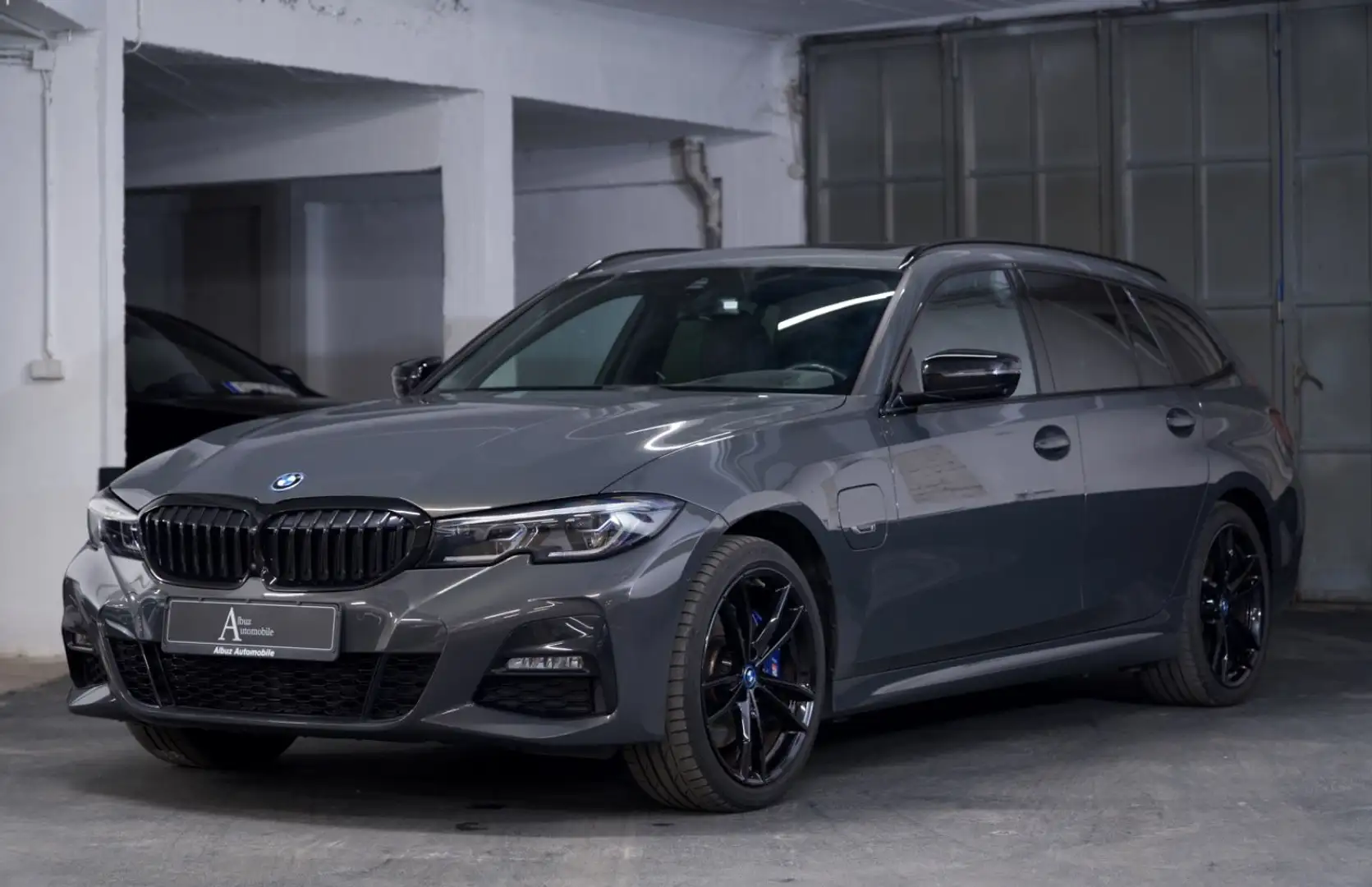 BMW 330 e Touring  xD M Sport Laser*Pano*elek.Sitze Gris - 1