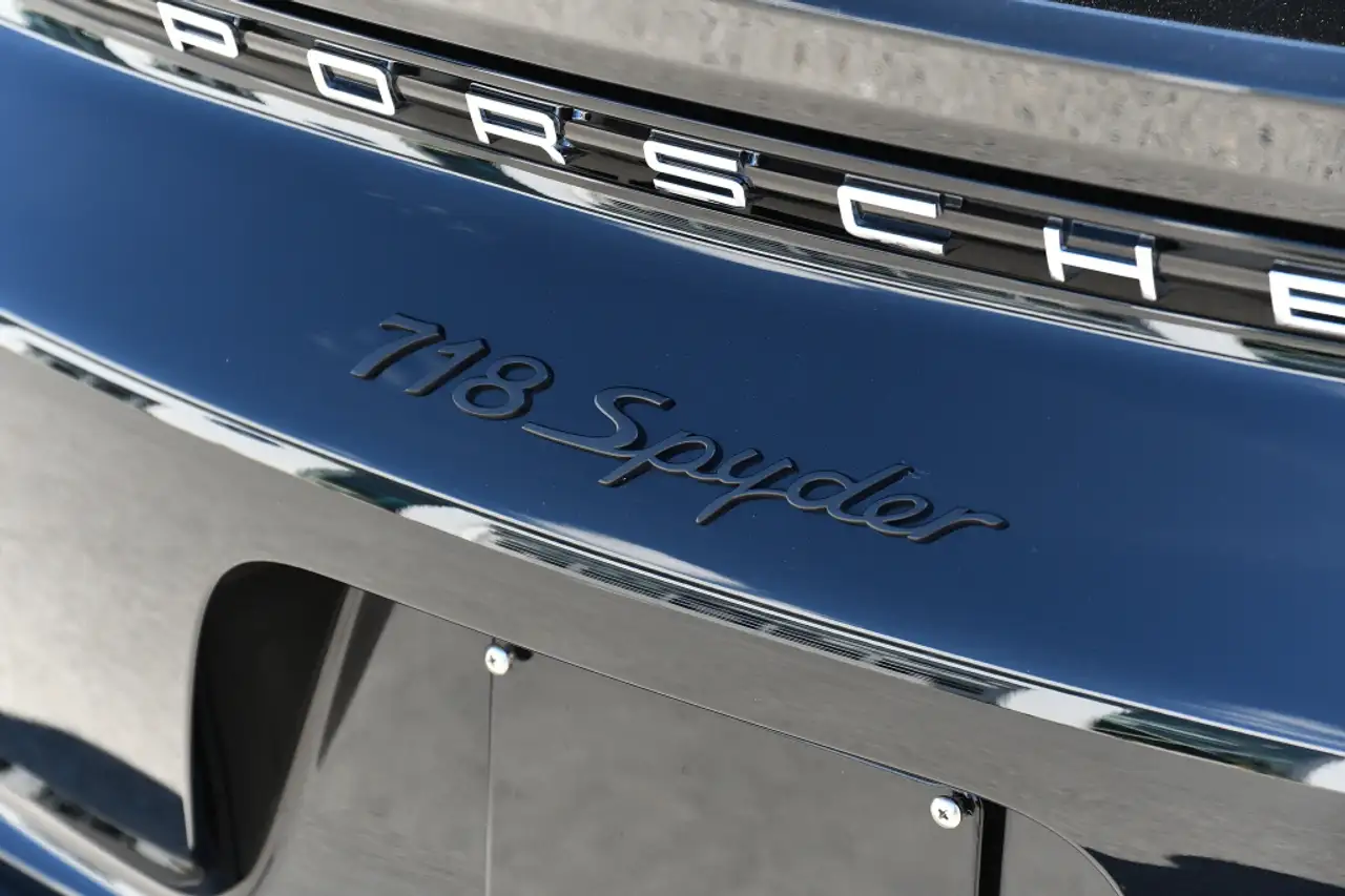 Porsche 718 Spyder снимка Porsche 718 Spyder