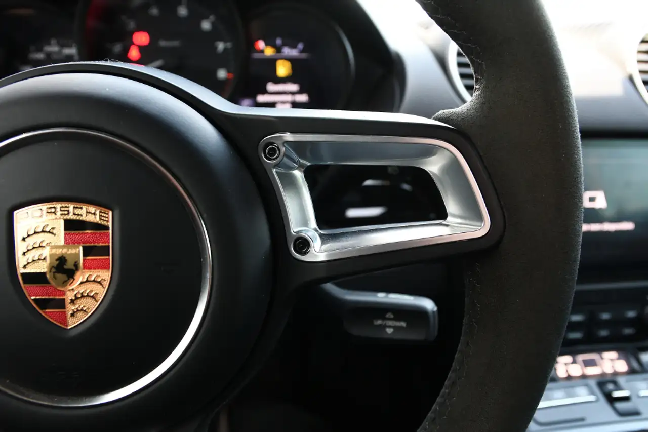 Porsche 718 Spyder снимка Porsche 718 Spyder