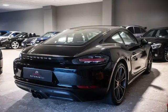 Porsche Cayman en vente chez une concession Italie