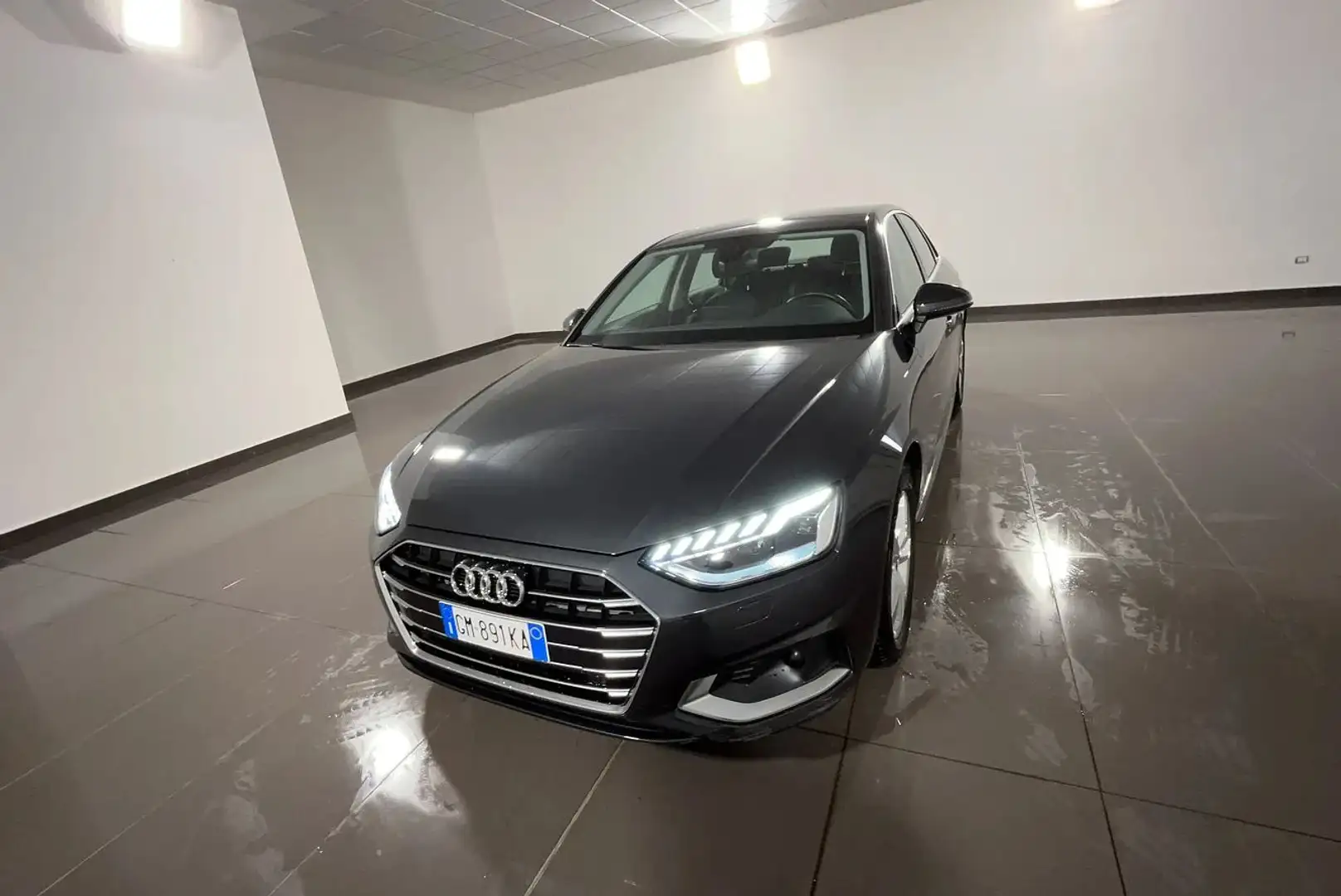 Audi 200 A4 30 2.0 tdi mhev Business Advanced 136 Grau - 1