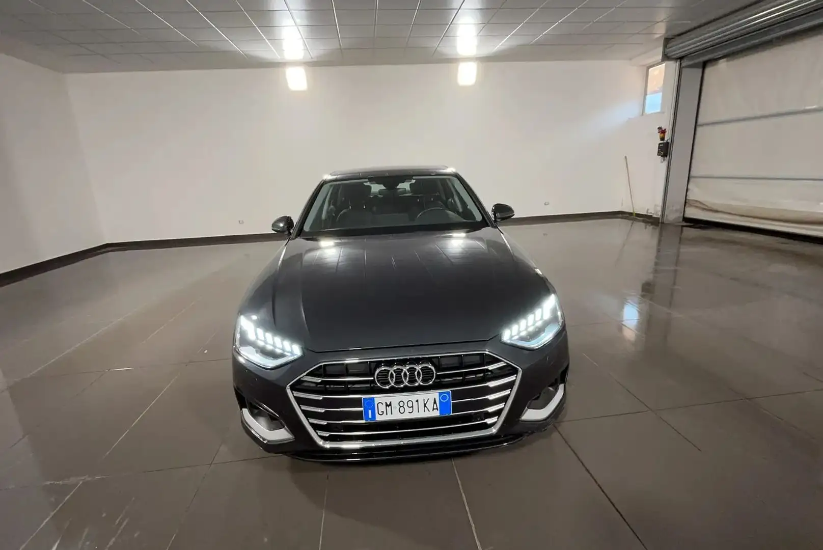 Audi 200 A4 30 2.0 tdi mhev Business Advanced 136 Grau - 2