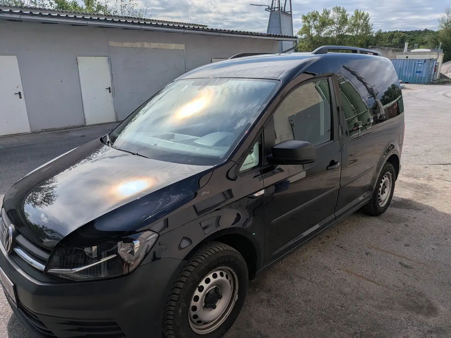 Volkswagen Caddy Kombi 2,0 TDI DSG Schwarz - 2