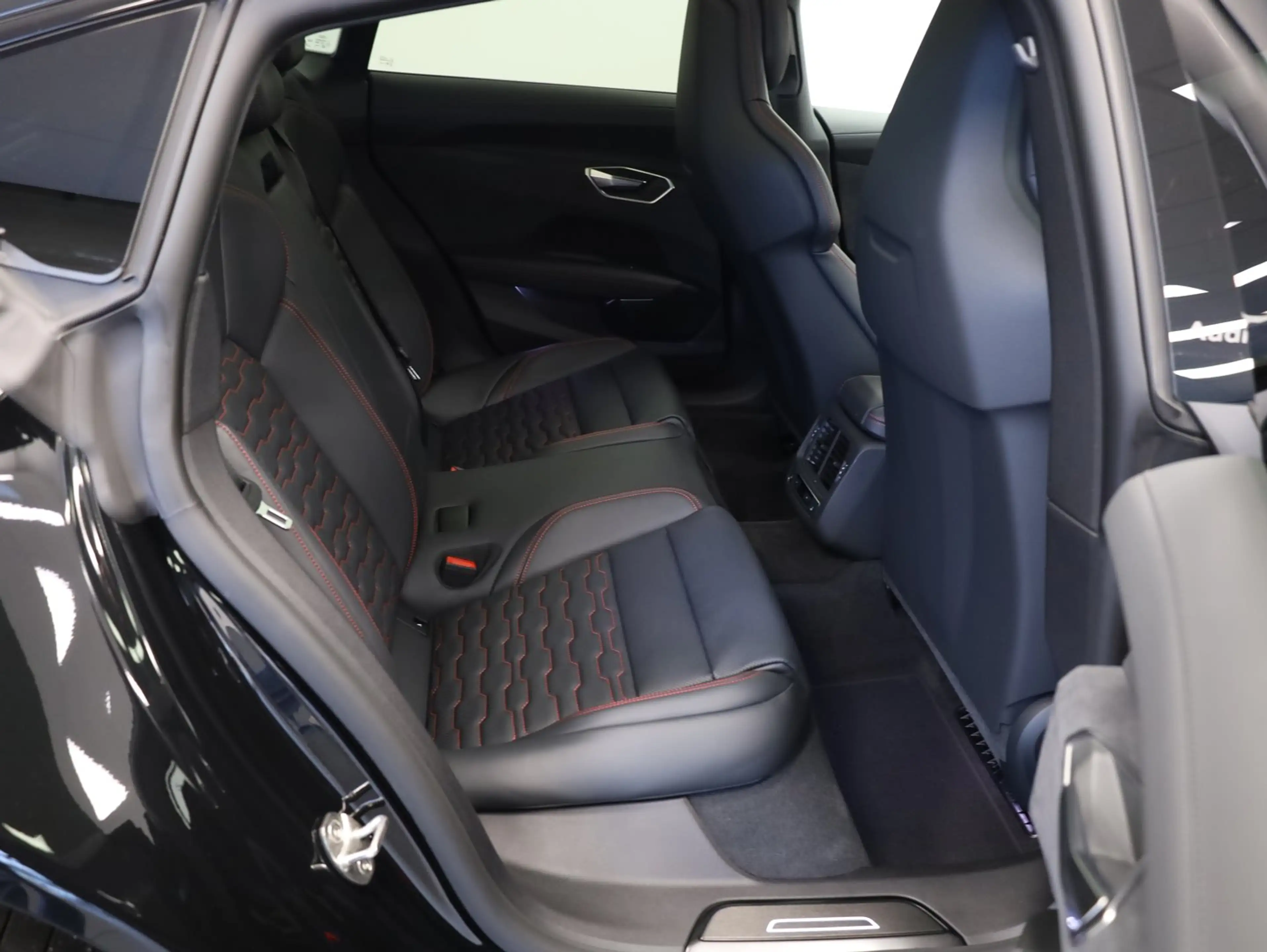 Audi e-tron GT Audi S e-tron GT — photo 10