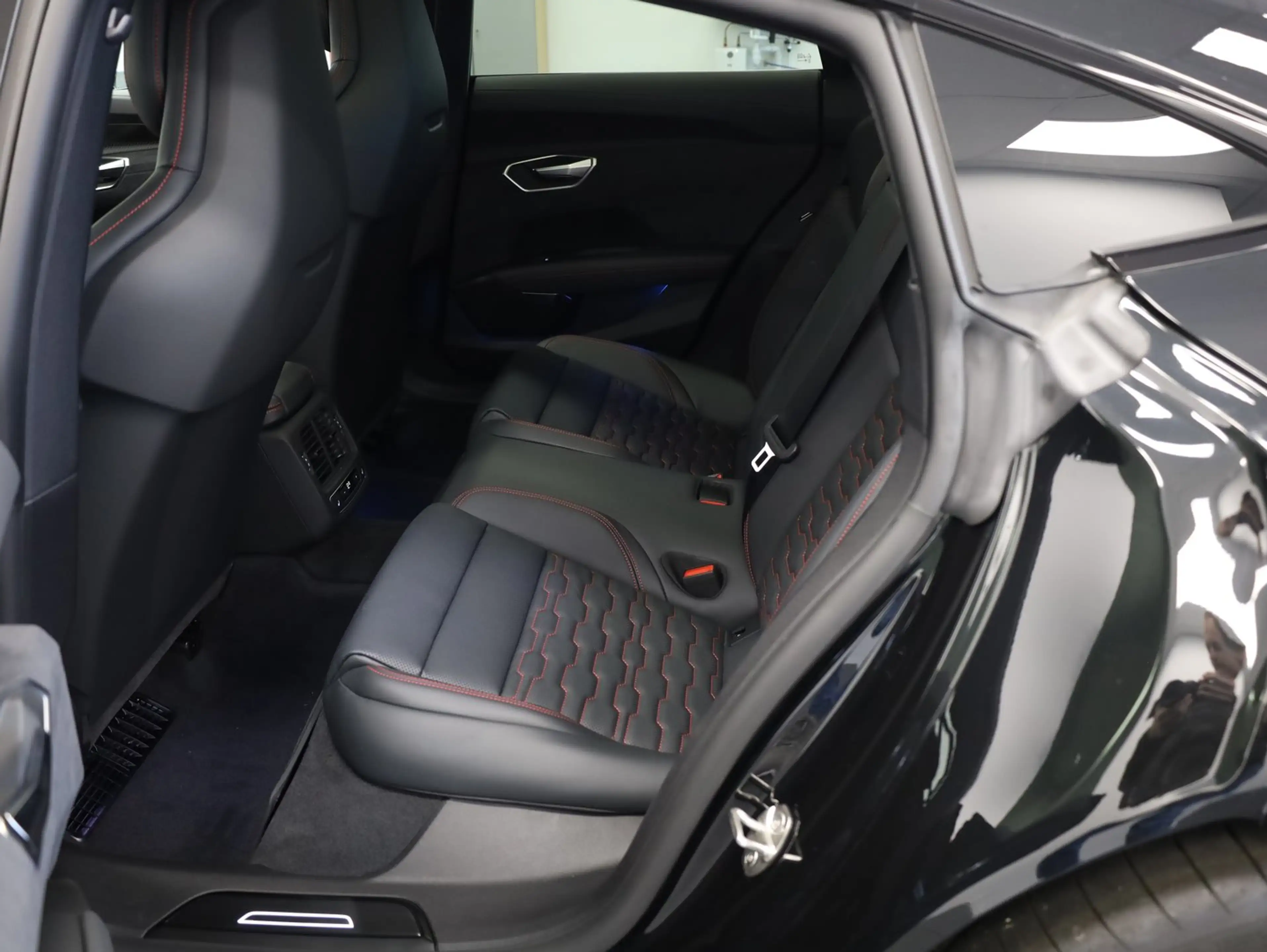 Audi e-tron GT Audi S e-tron GT — photo 11