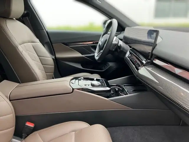 BMW i5 xDrive40 Limousine G60 Ansicht 6
