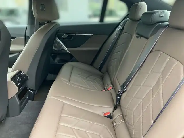 BMW i5 xDrive40 Limousine G60 Ansicht 9