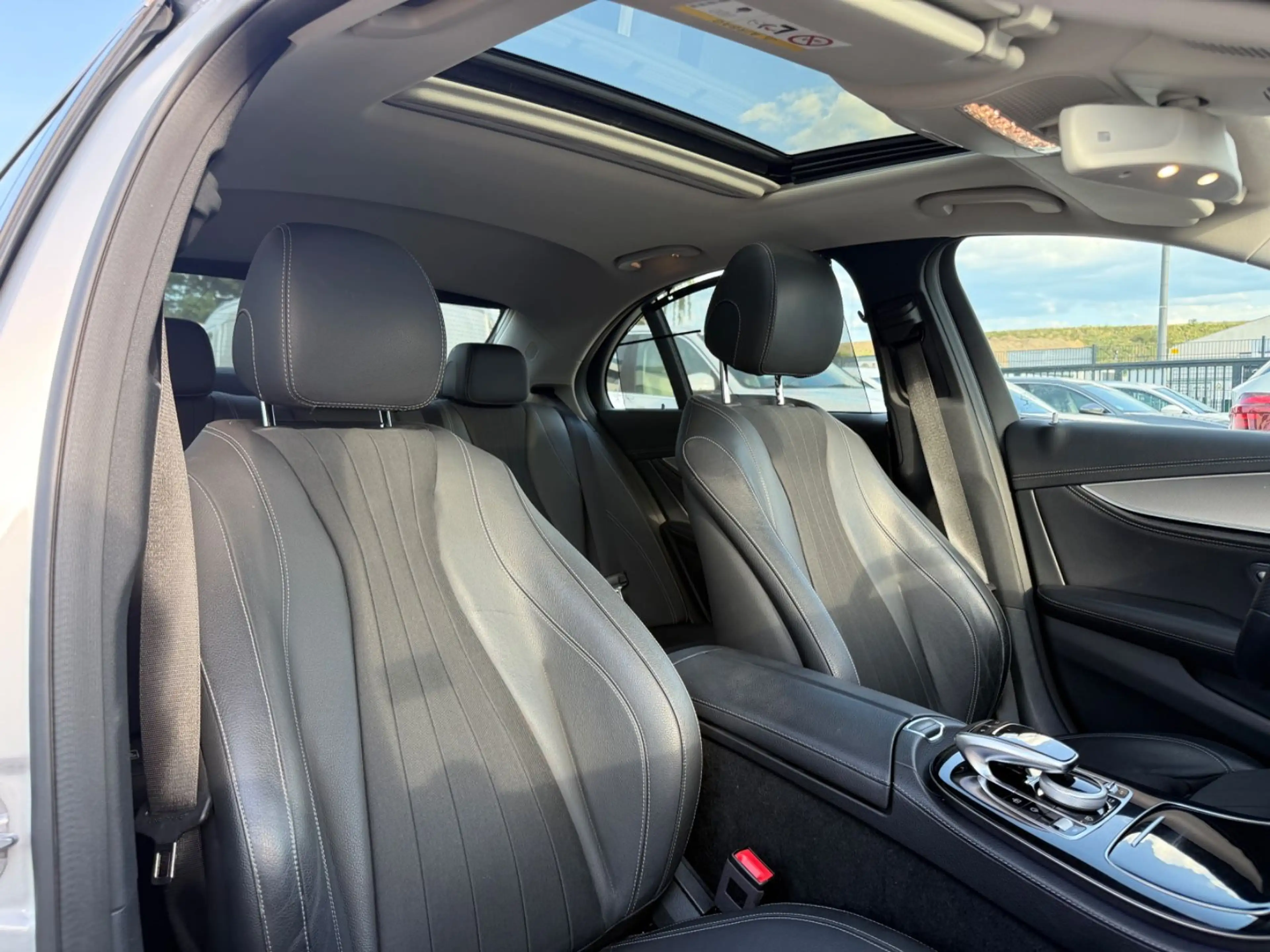 Mercedes-Benz E 200 d/AMG-Line/ACC/Ambiente/360°/KeyLess/LED — photo 22