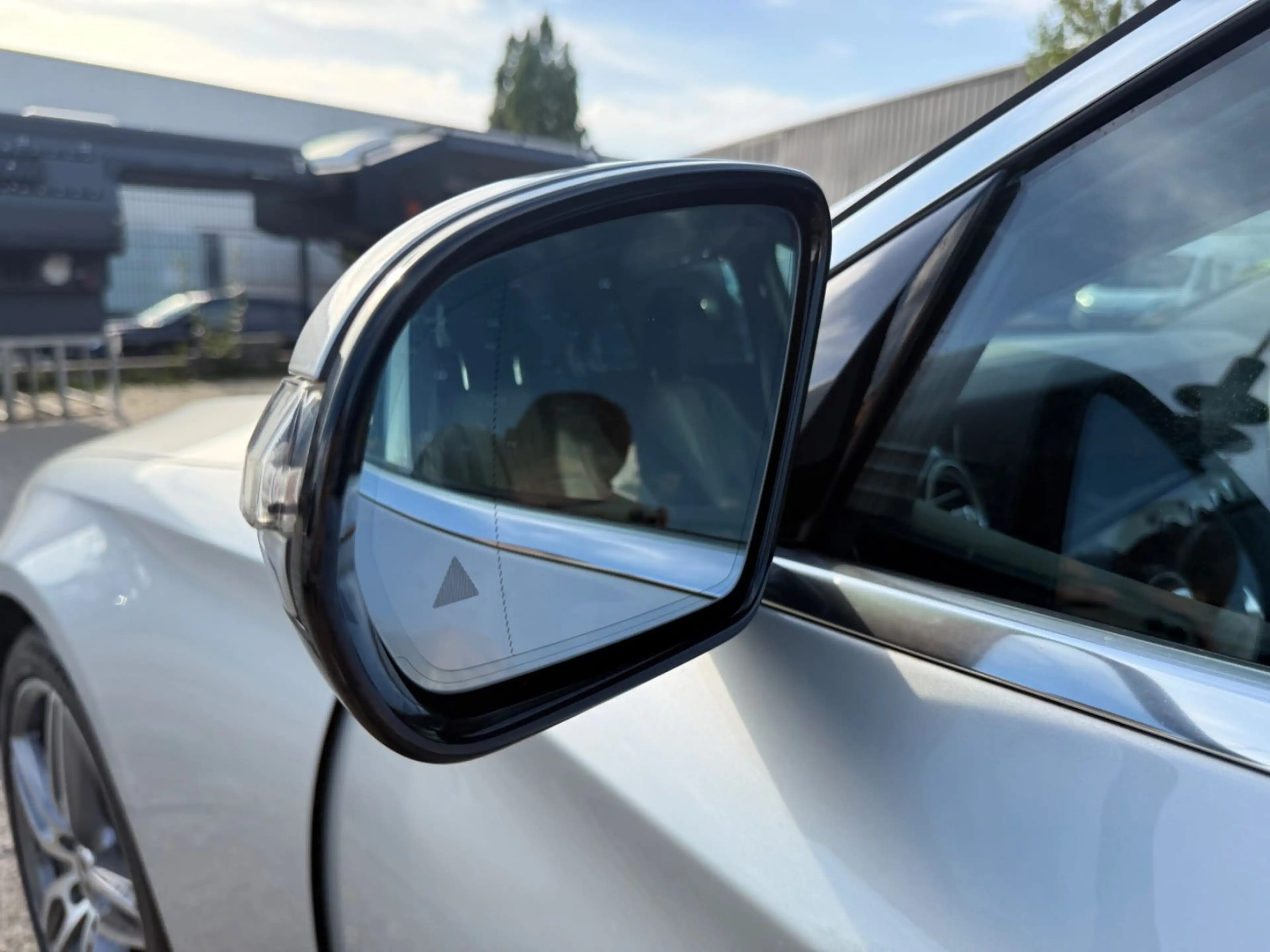 Mercedes-Benz E 200 d/AMG-Line/ACC/Ambiente/360°/KeyLess/LED — photo 23