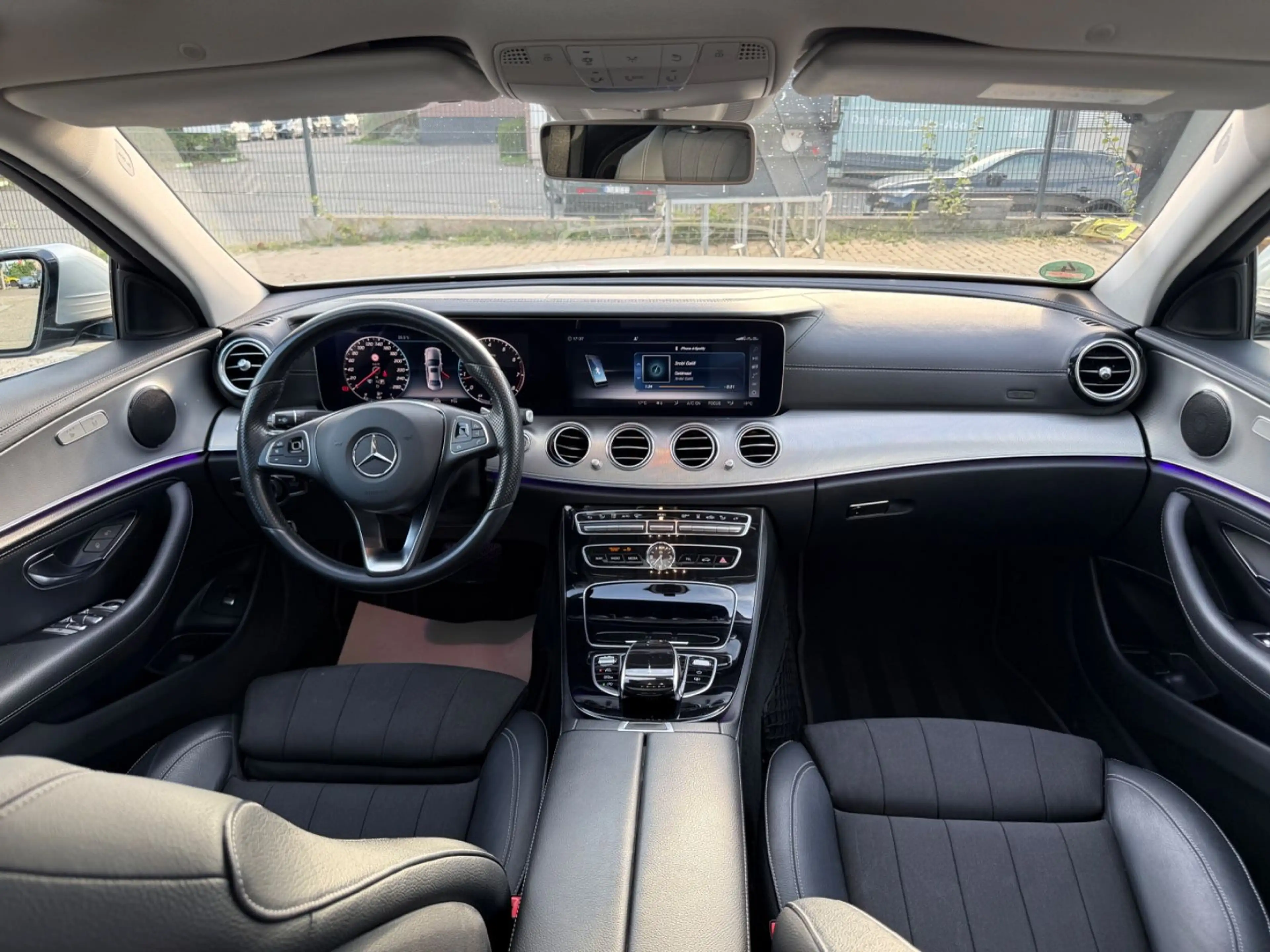 Mercedes-Benz E 200 d/AMG-Line/ACC/Ambiente/360°/KeyLess/LED — photo 20