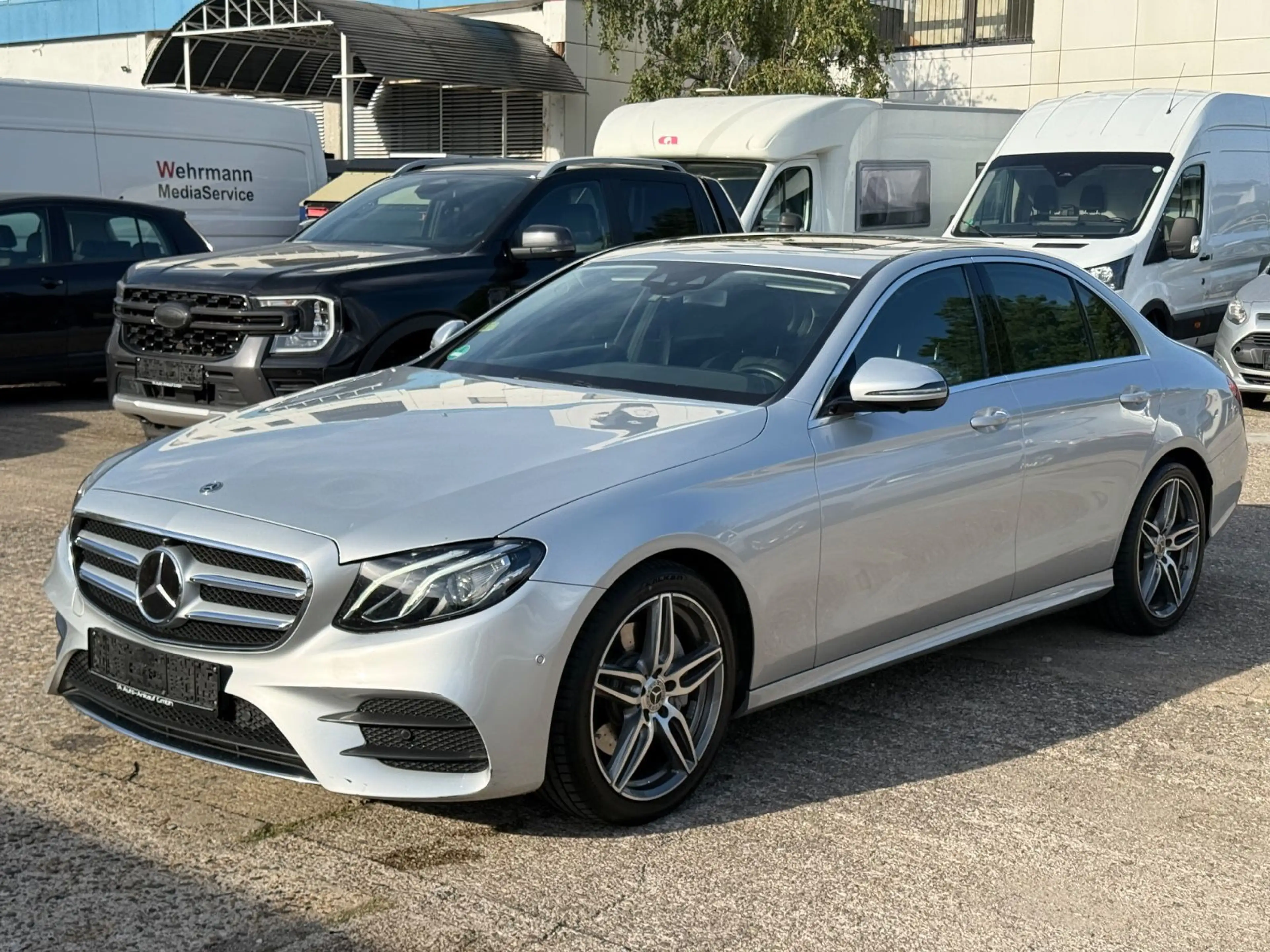 Mercedes-Benz E 200 d/AMG-Line/ACC/Ambiente/360°/KeyLess/LED — photo 2