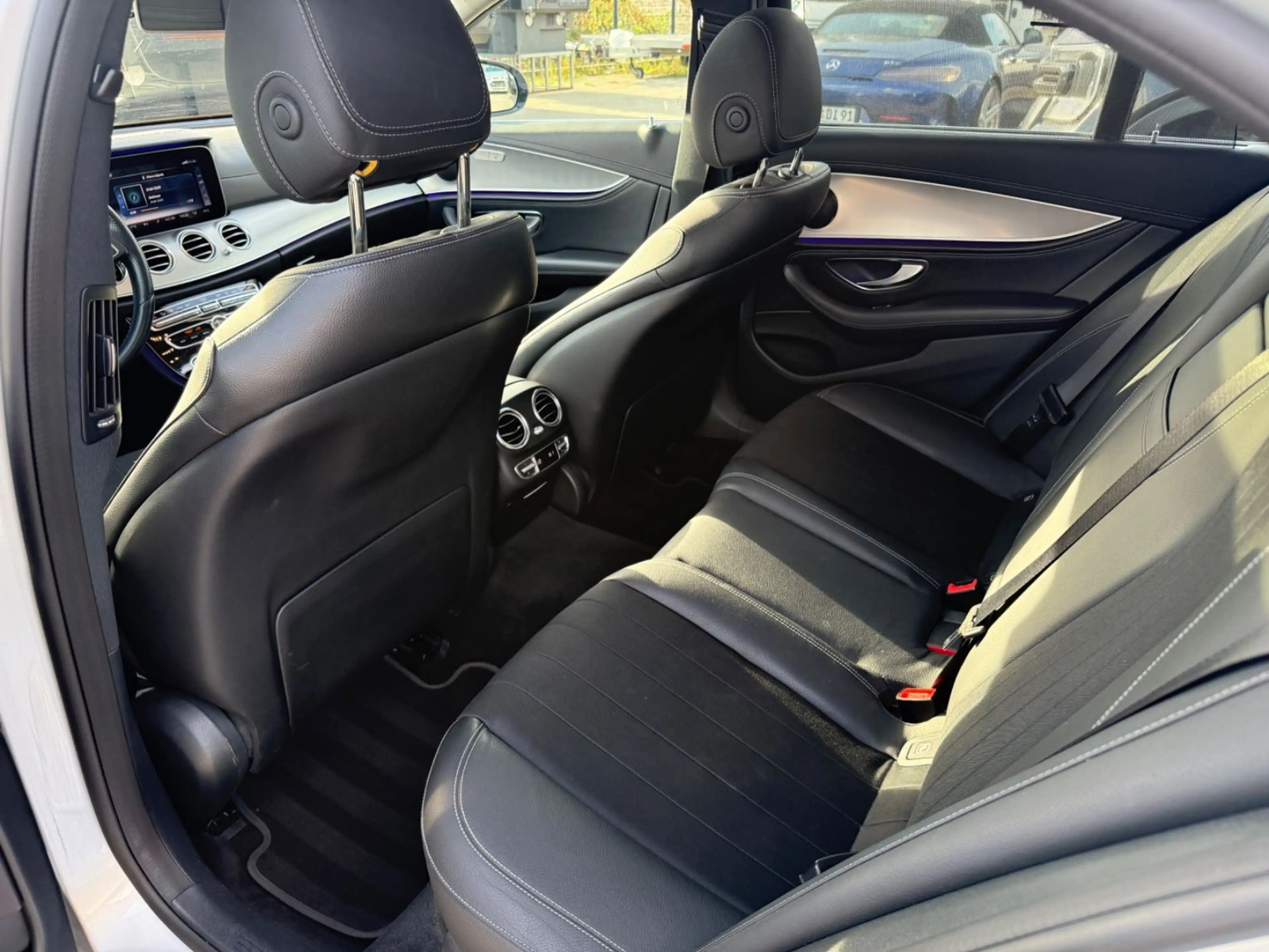Mercedes-Benz E 200 d/AMG-Line/ACC/Ambiente/360°/KeyLess/LED — photo 14