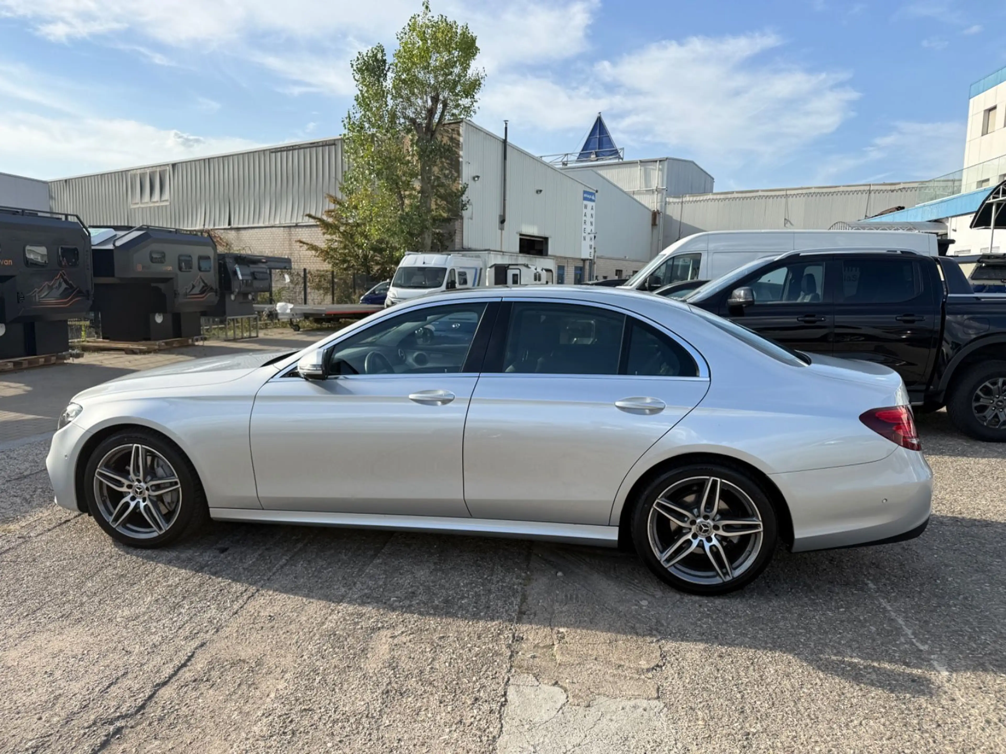 Mercedes-Benz E 200 d/AMG-Line/ACC/Ambiente/360°/KeyLess/LED — photo 9