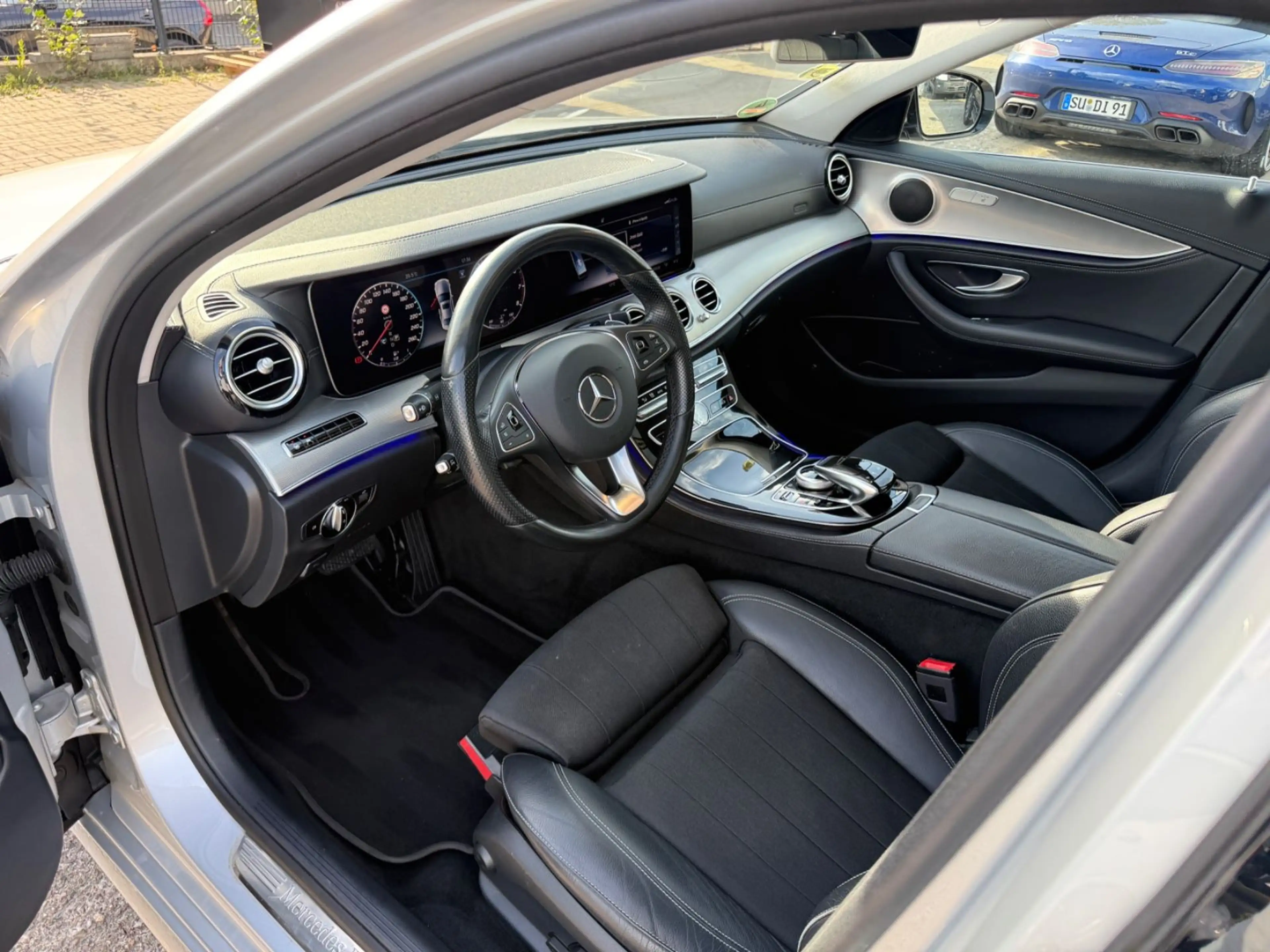 Mercedes-Benz E 200 d/AMG-Line/ACC/Ambiente/360°/KeyLess/LED — photo 10