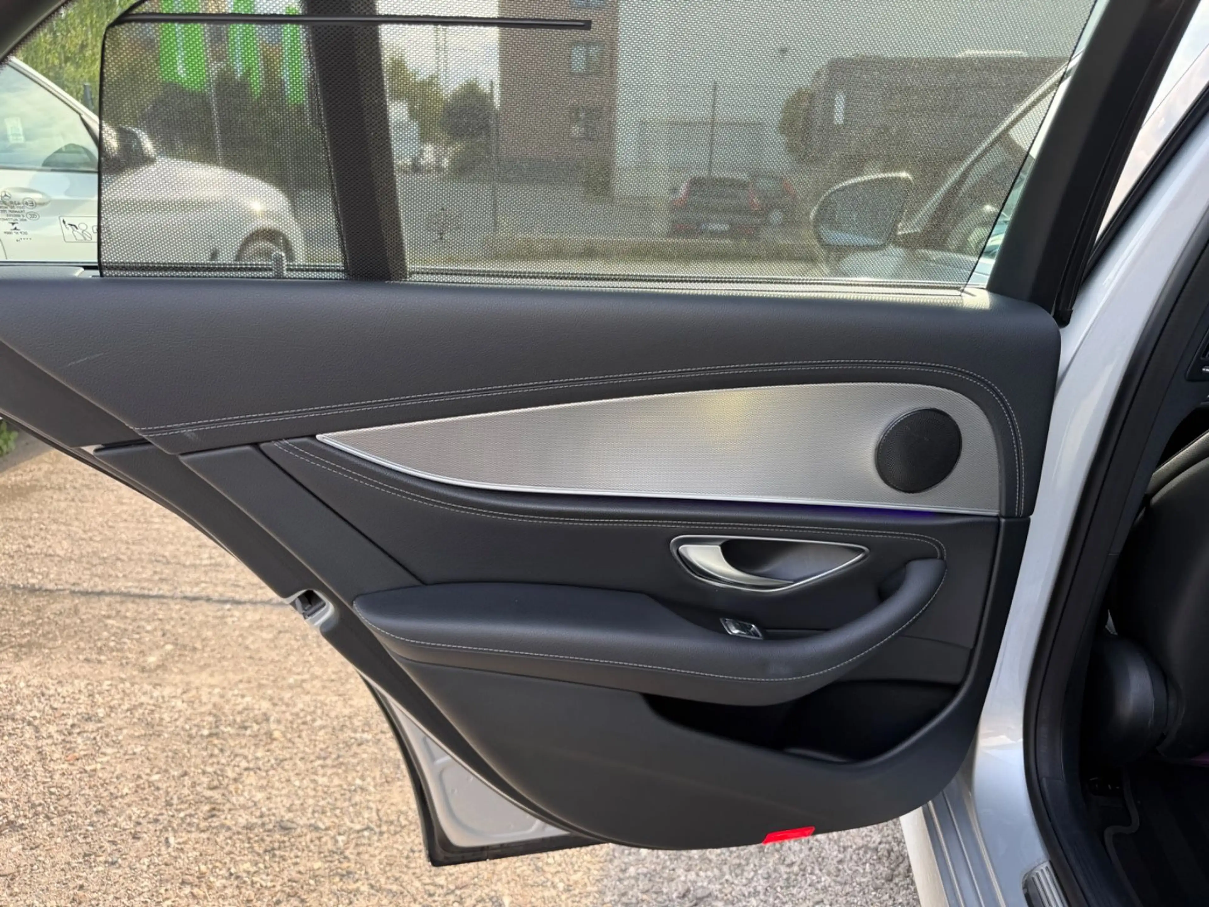 Mercedes-Benz E 200 d/AMG-Line/ACC/Ambiente/360°/KeyLess/LED — photo 16