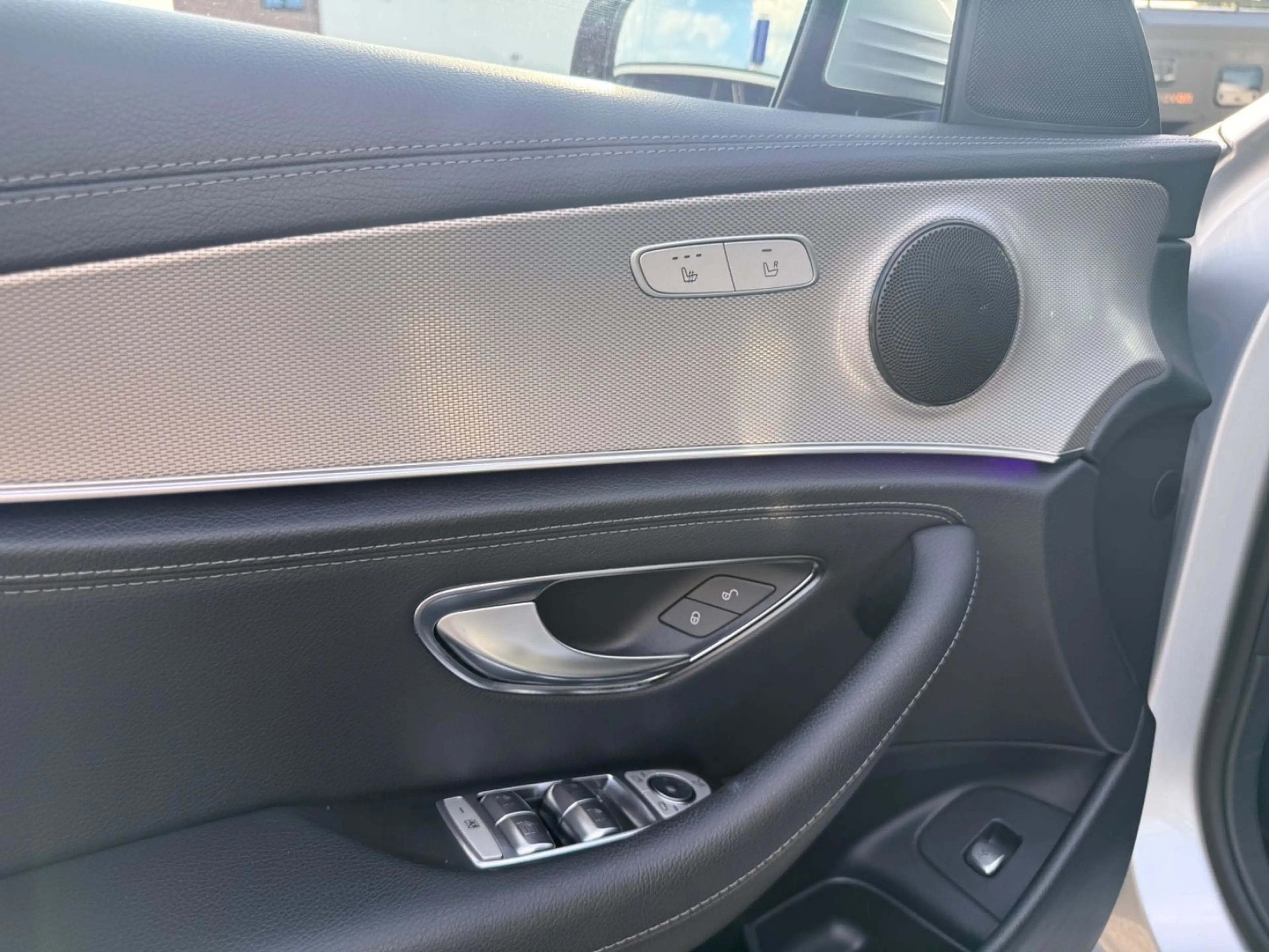 Mercedes-Benz E 200 d/AMG-Line/ACC/Ambiente/360°/KeyLess/LED — photo 13