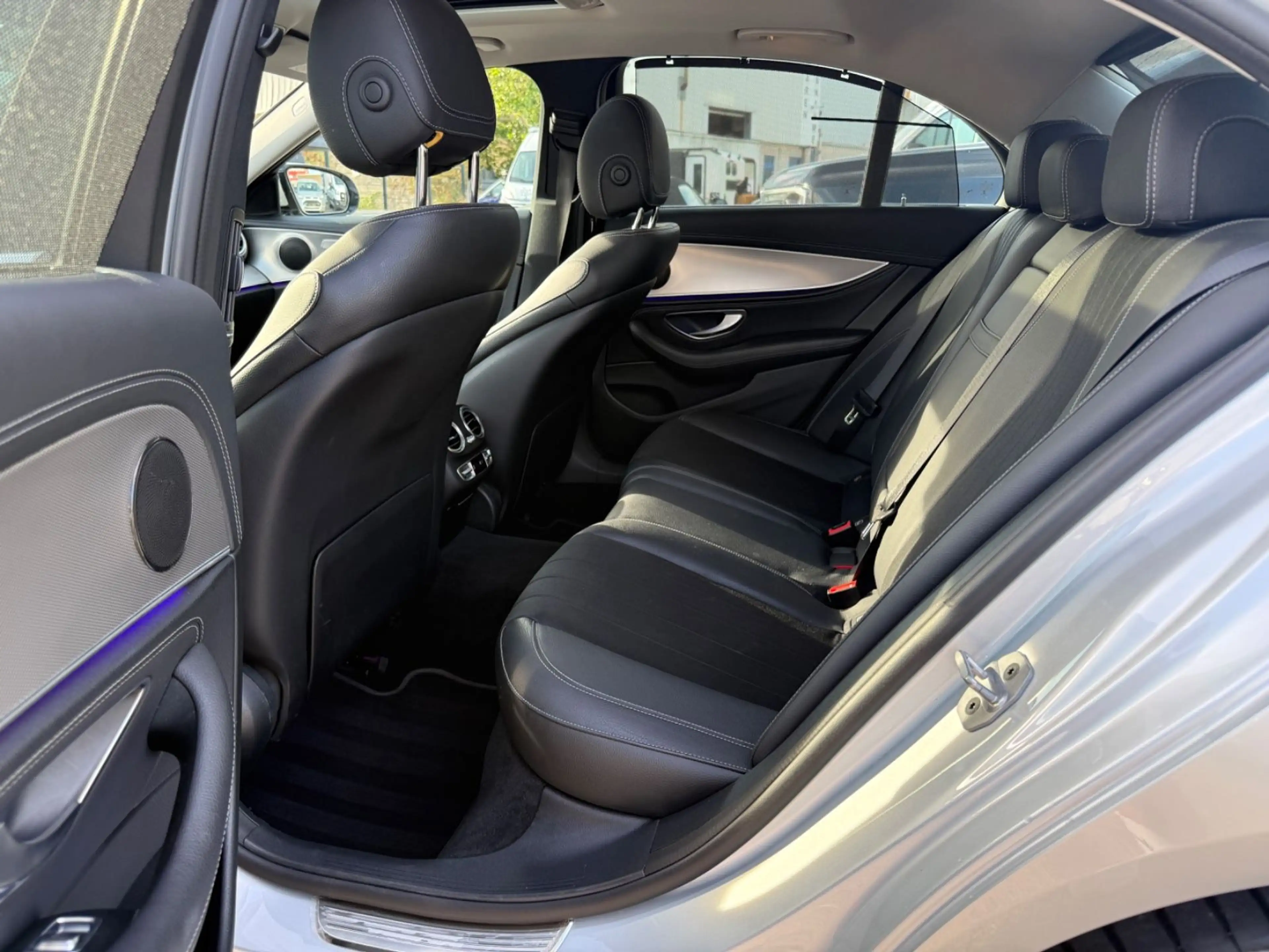 Mercedes-Benz E 200 d/AMG-Line/ACC/Ambiente/360°/KeyLess/LED — photo 15