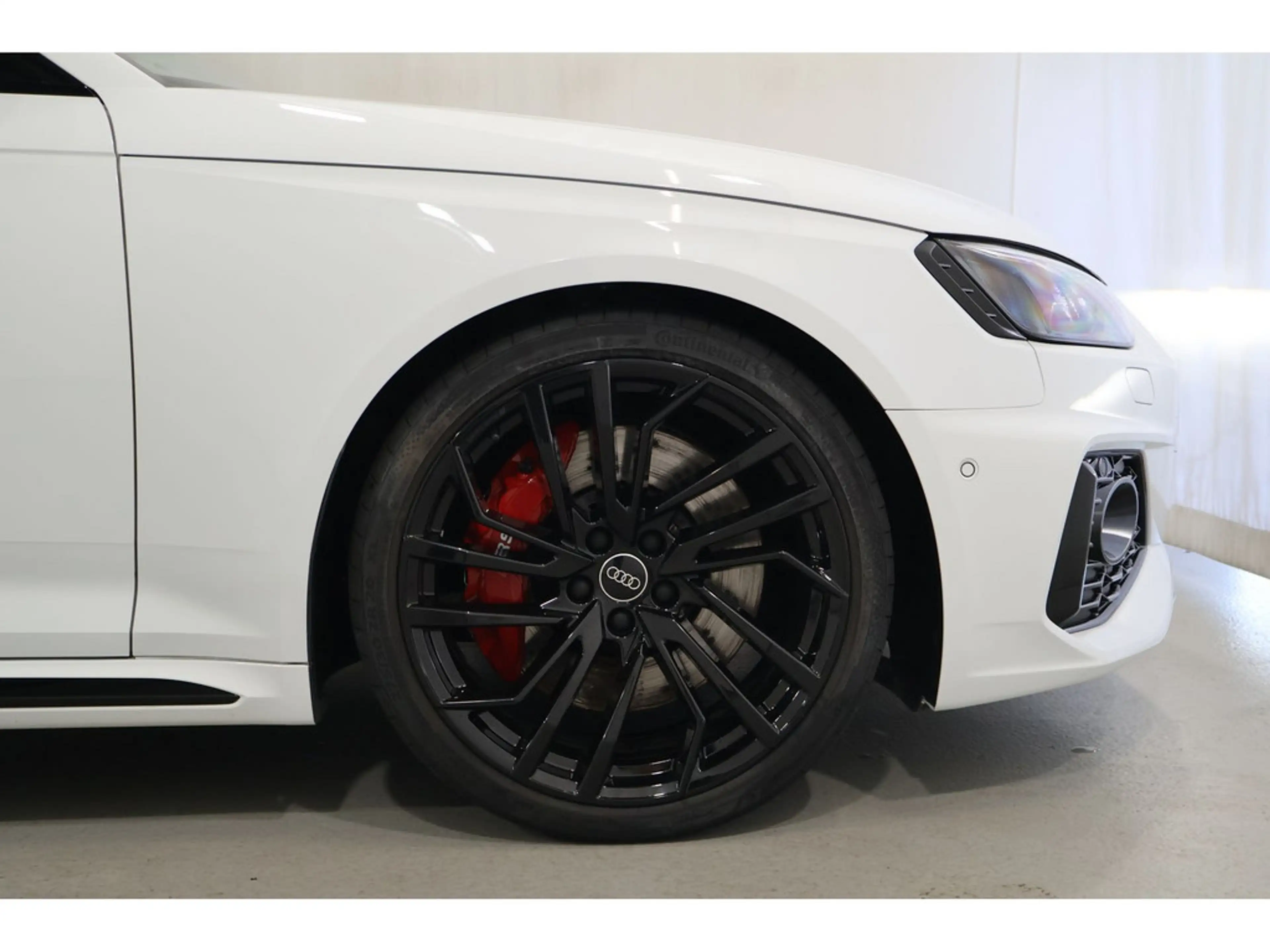 Audi RS4 — photo 6