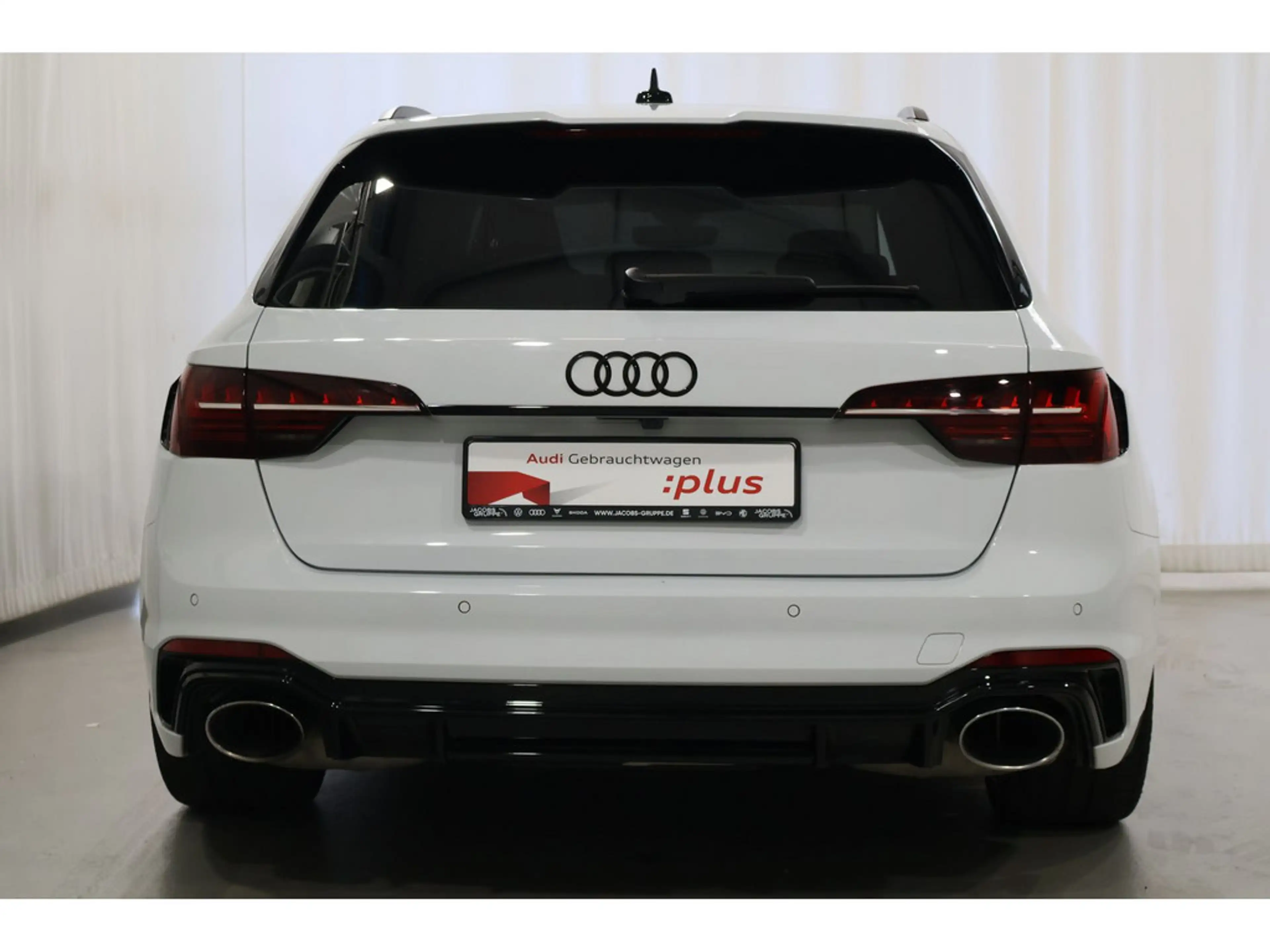 Audi RS4 — photo 5