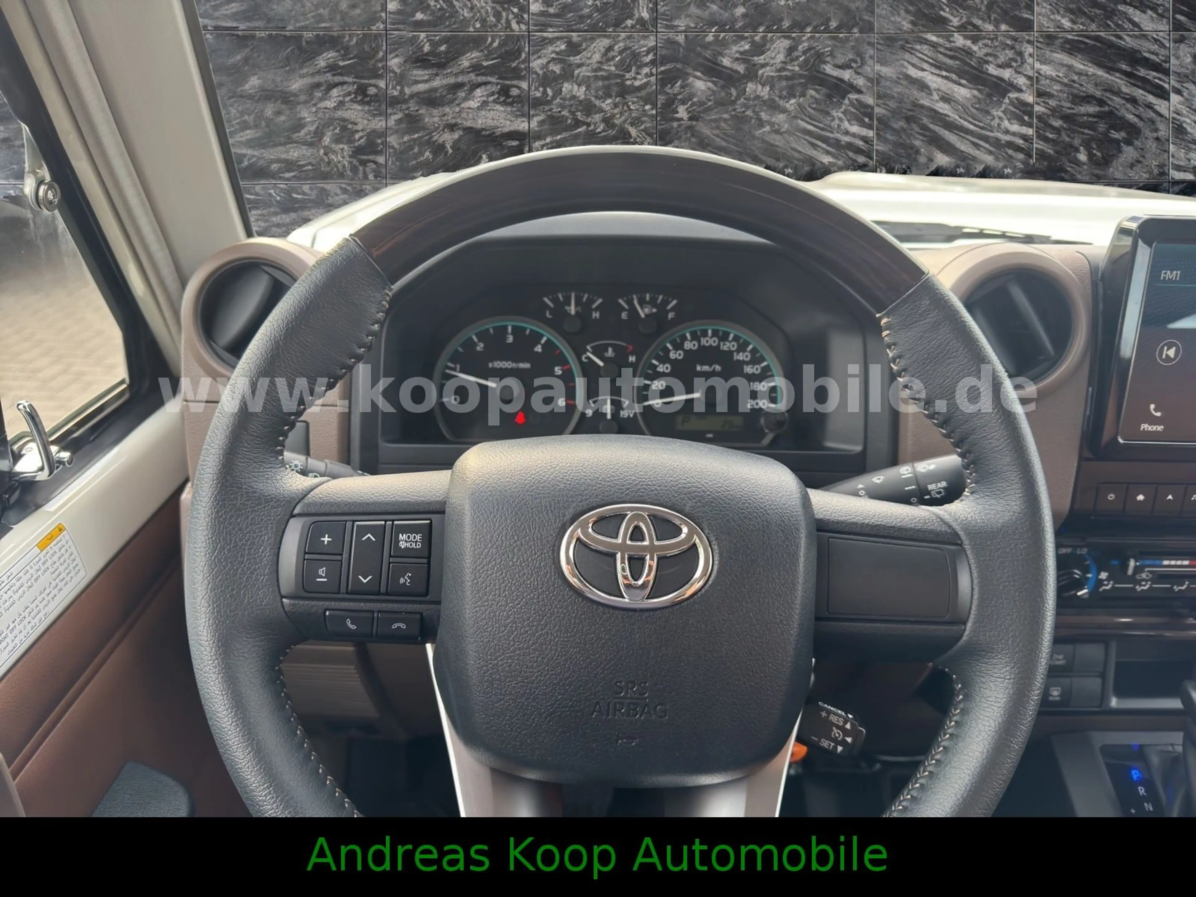 Toyota Land Cruiser GDJ 71 LX-Z Autom Alu Leder SOFORT — photo 15