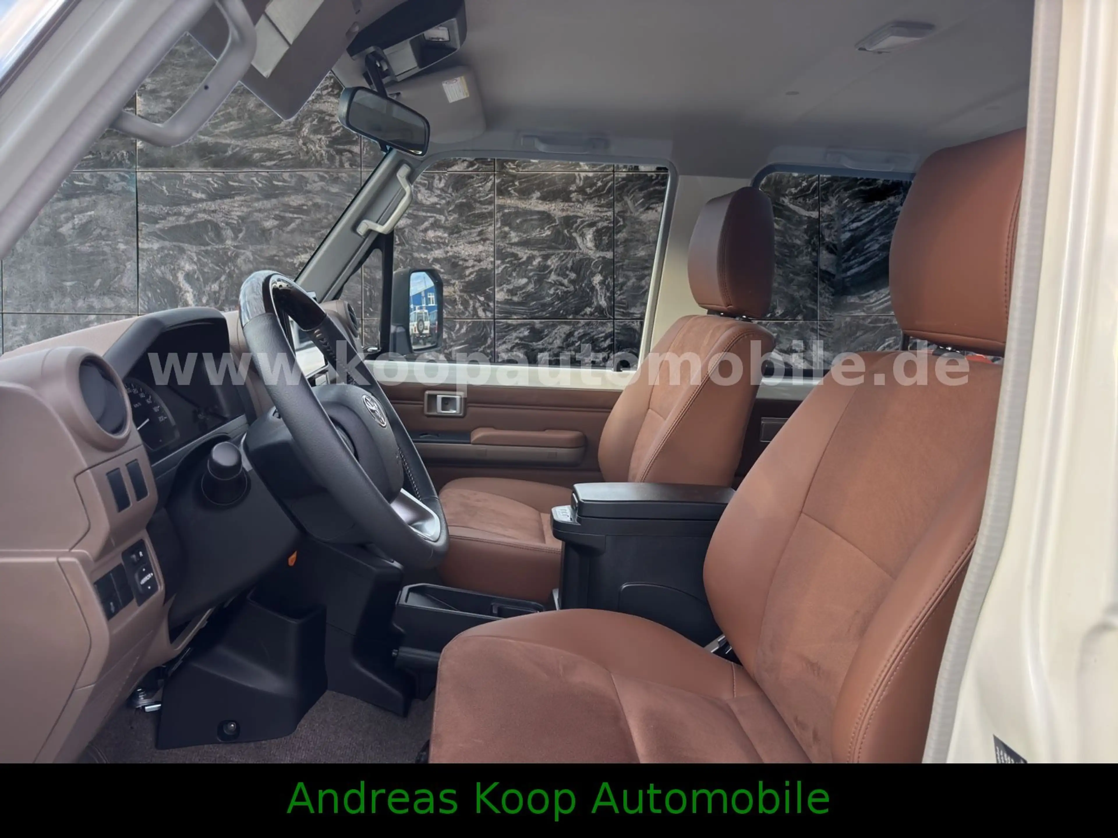 Toyota Land Cruiser GDJ 71 LX-Z Autom Alu Leder SOFORT — photo 12