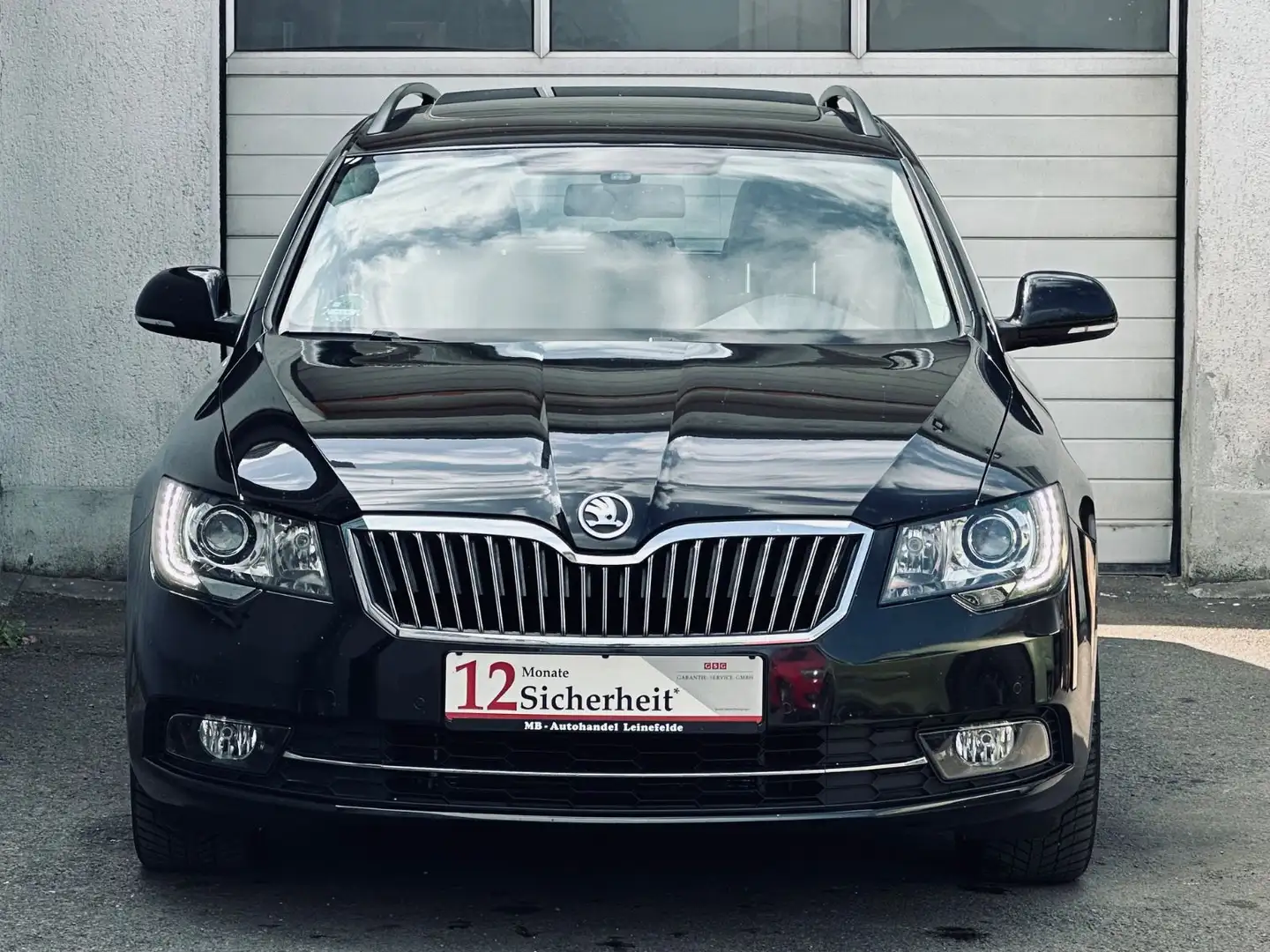 Skoda Superb 2,0 TDI DSG*XENON*NAVI*PANO*AHK*SHZ*TEMPO Чёрный - 2