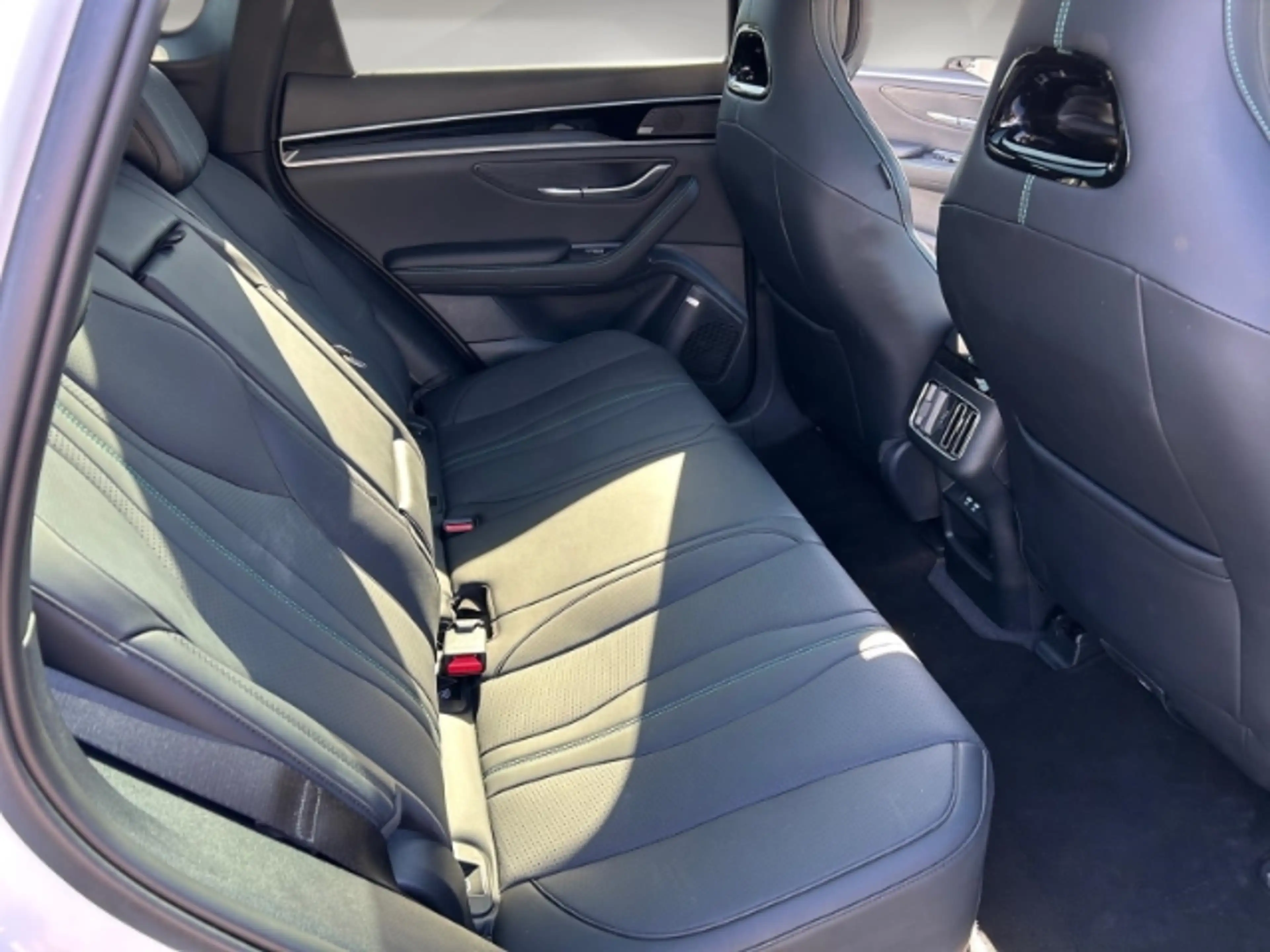 BYD Seal U Design AWD El. Panodach Navi Leder Digitales Cockp — photo 14