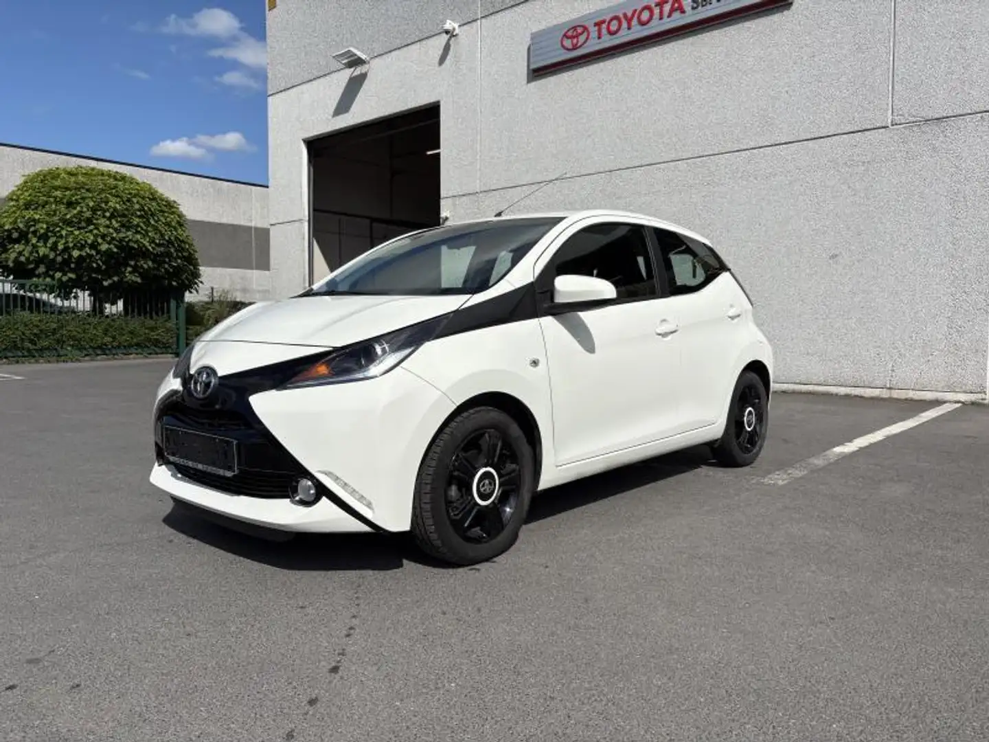 Toyota Aygo x-play Blanc - 1