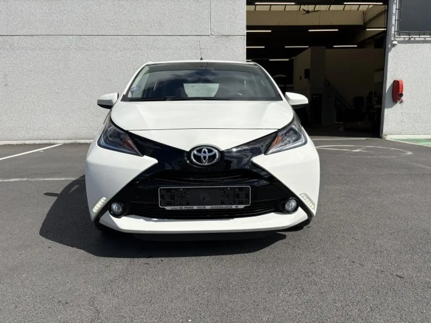 Toyota Aygo x-play Blanc - 2