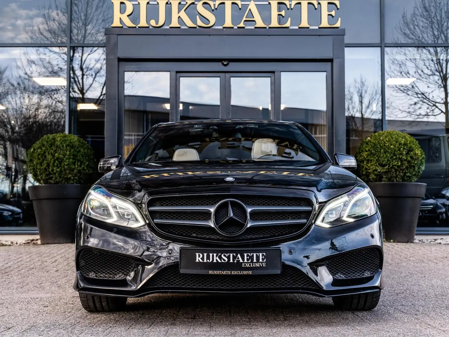 Mercedes-Benz E 500 E500 Edition Sport AMG|PANO|CAMERA|H&K|19' Zwart - 2