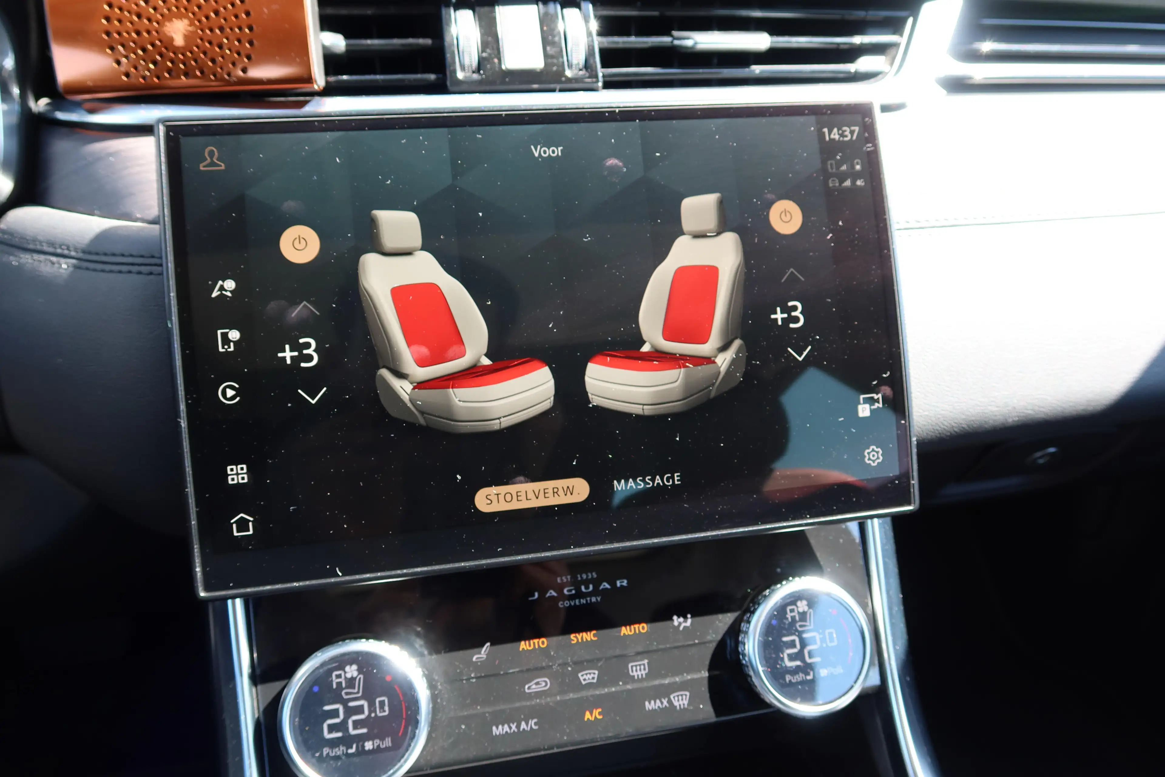 Jaguar XF P250 SE RWD — photo 15