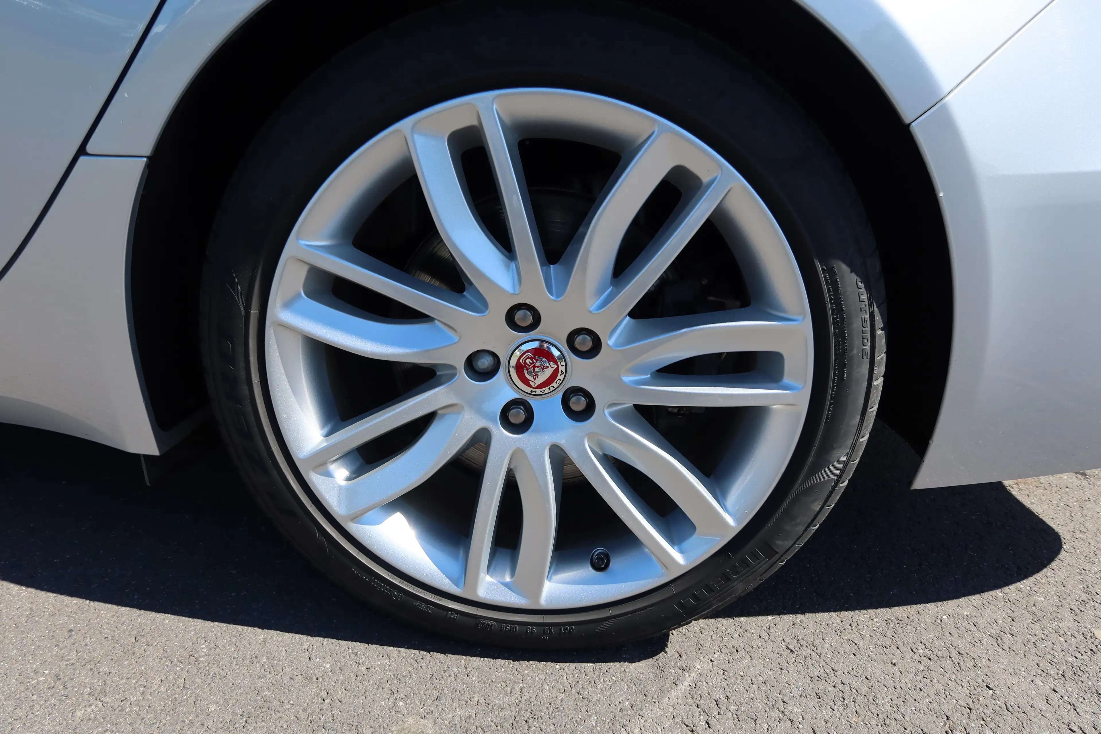 Jaguar XF P250 SE RWD — photo 6