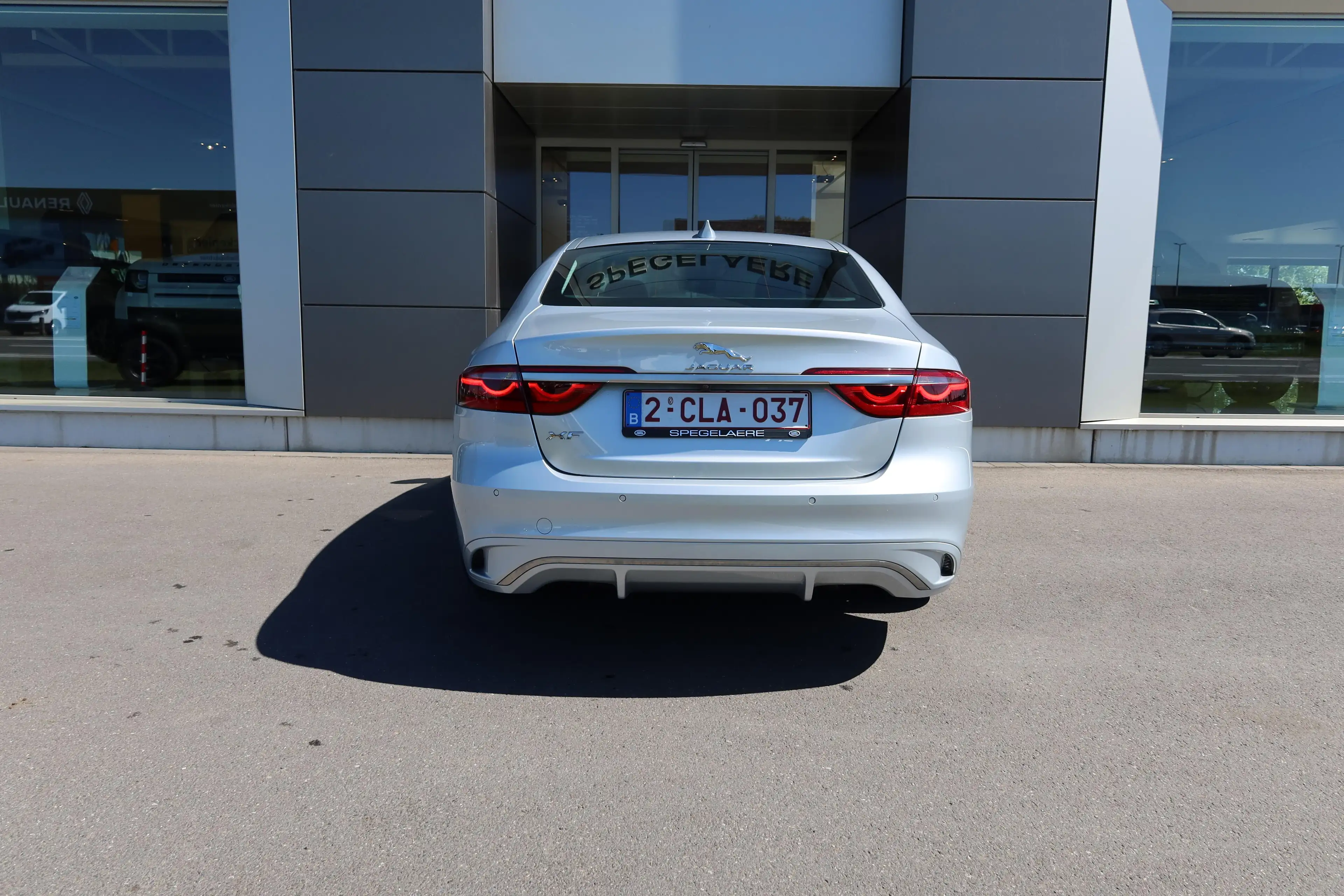 Jaguar XF P250 SE RWD — photo 4