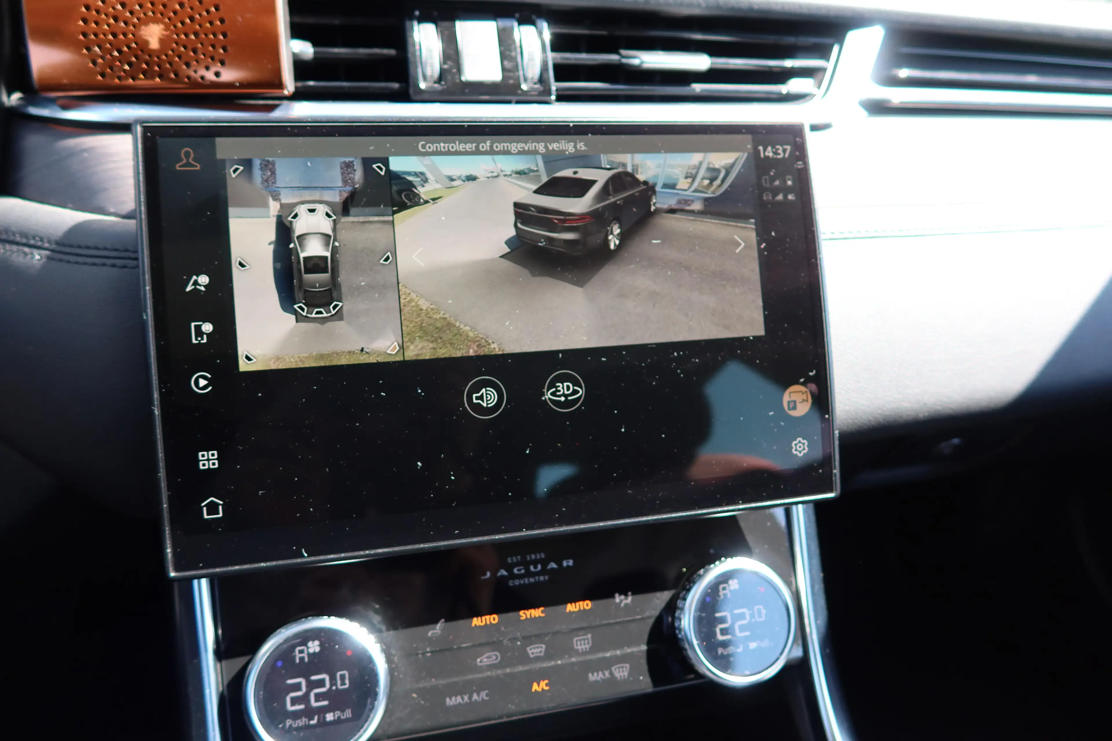 Jaguar XF P250 SE RWD — photo 14