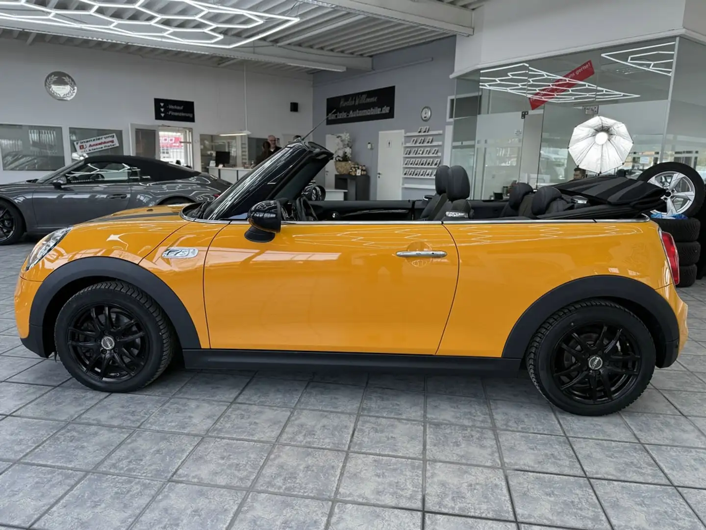 MINI Cooper SD Cabrio 2.0 JCW, 1.Hand, Leder, Navi Orange - 2