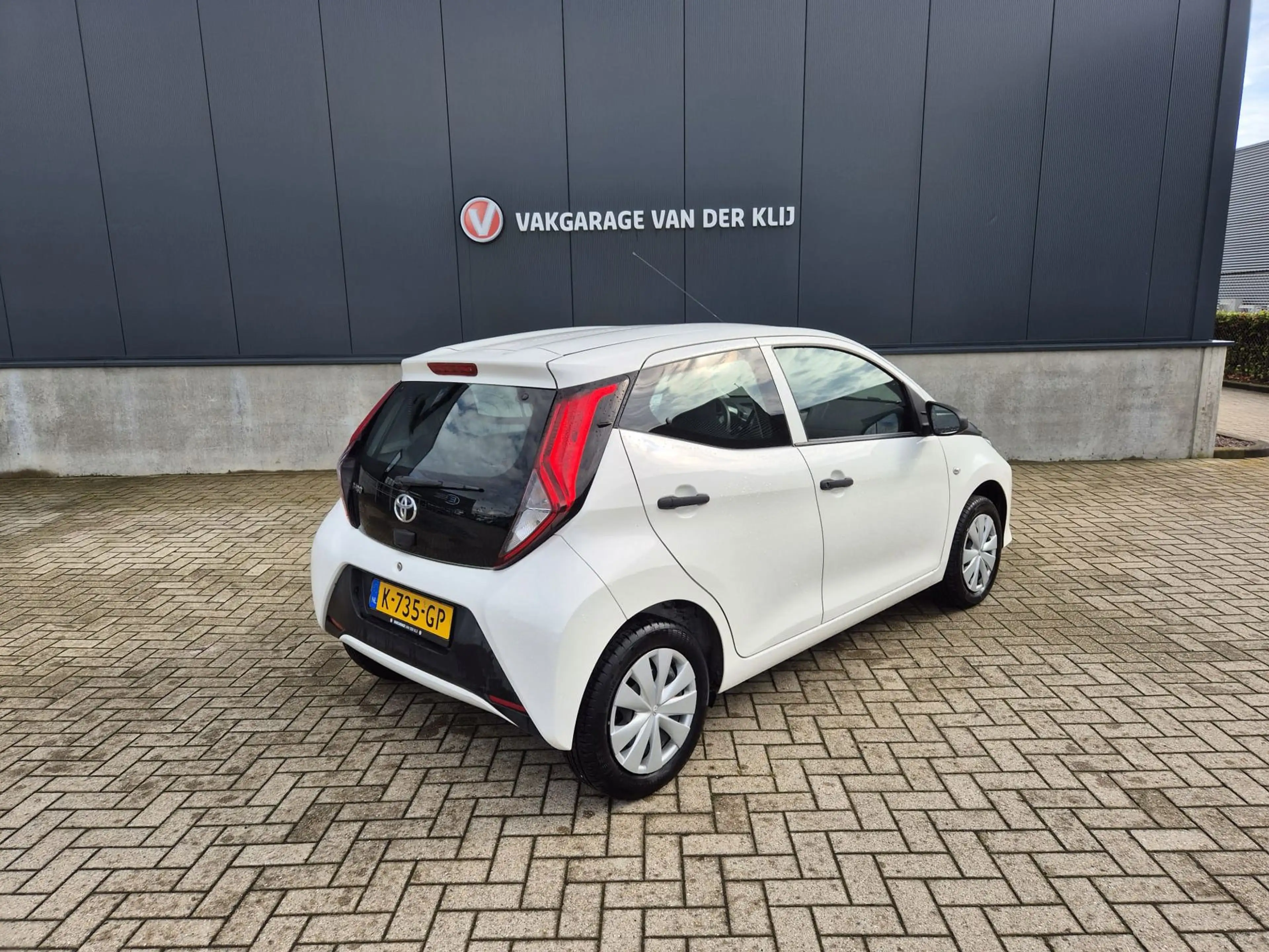 Toyota Aygo 1.0 VVT-i x | — photo 2