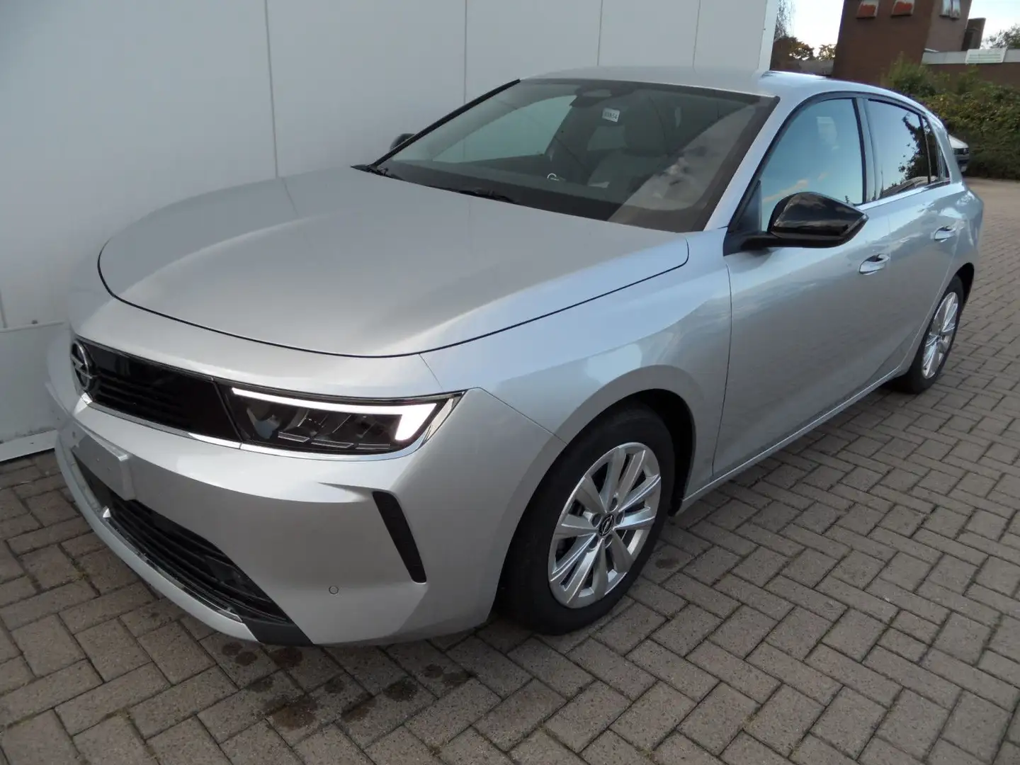 Opel Astra L 1,2 Lim. Elegance+Kamera+Navi+Sitzhzg. Silber - 1