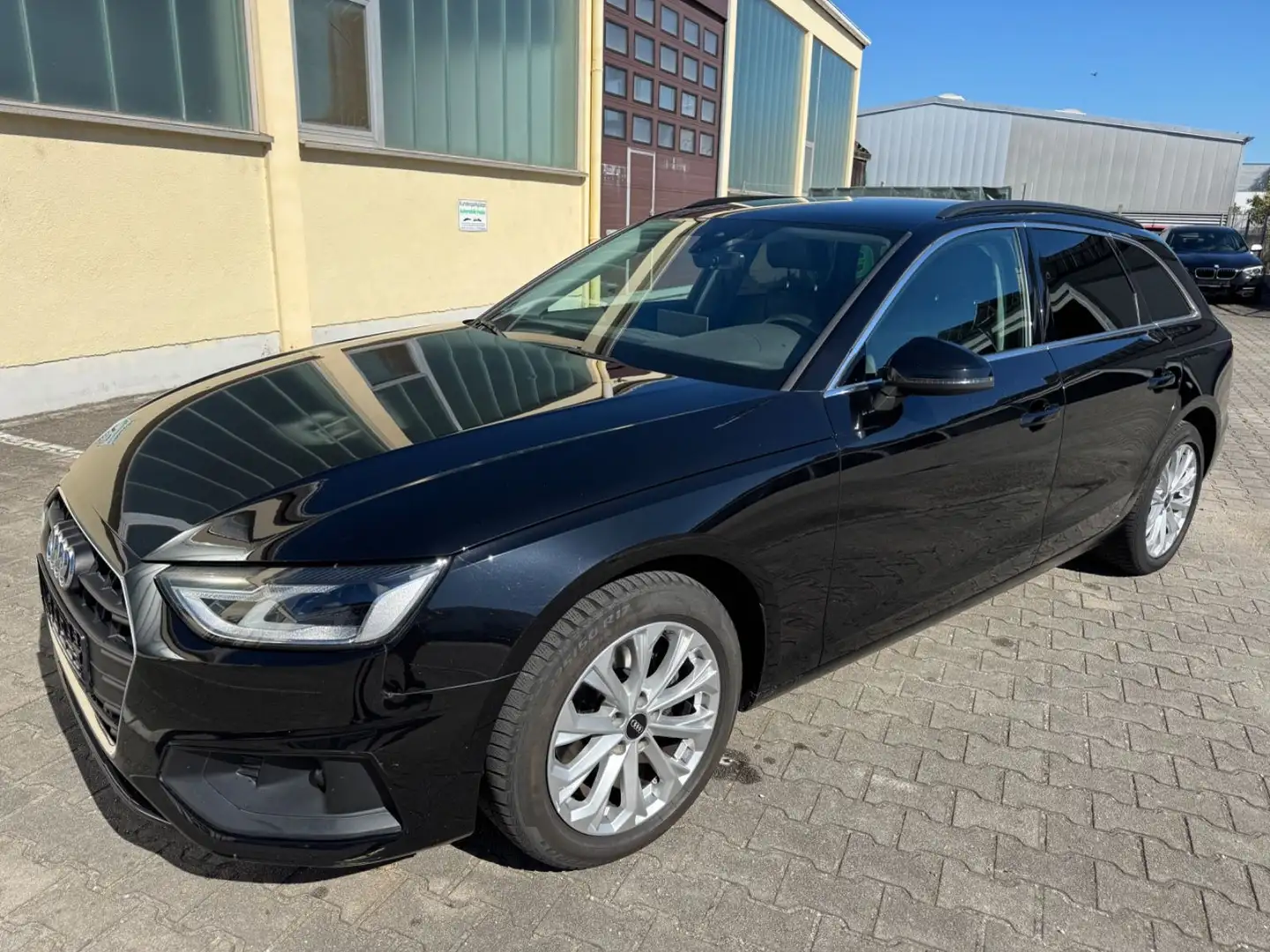 Audi A4 Avant 35 TDI°AHK°LEDER°NAVI°LED°DAB° Negro - 1