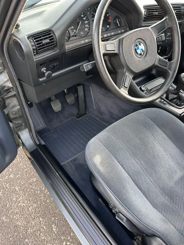 BMW 320i, foto 3